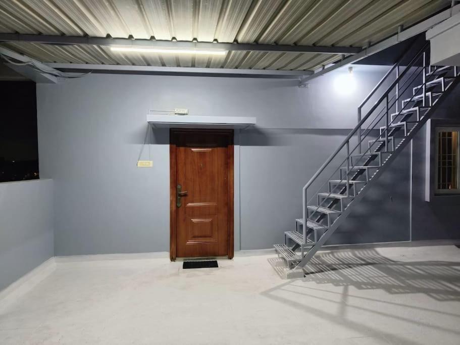 V4 - Luxury 1 Bhk Ac Sleeps 5 Guests
