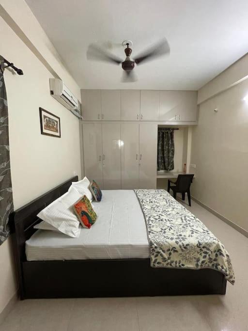 V4 - Luxury 1 Bhk Ac Sleeps 5 Guests Coimbatore