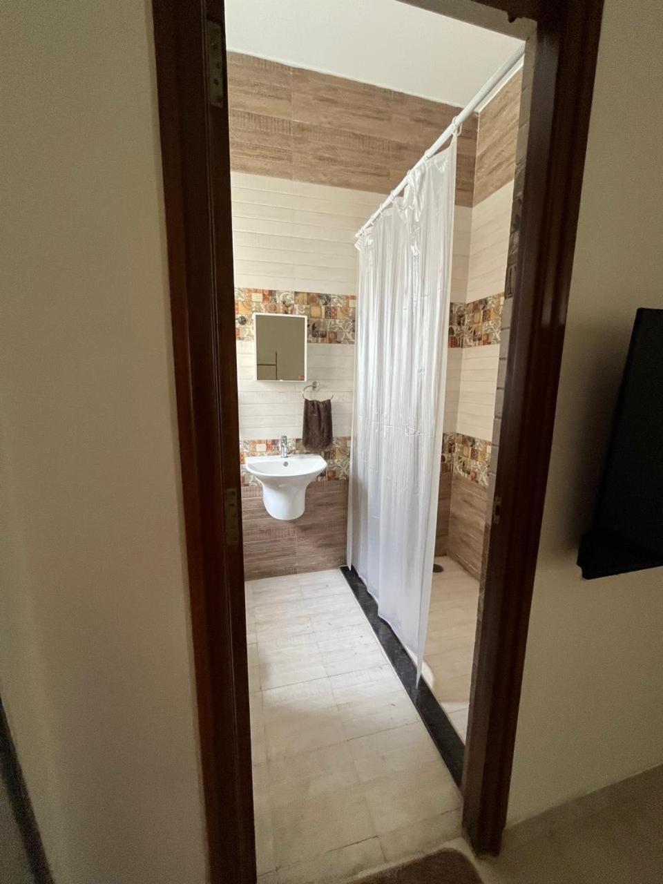 Blissful Near Airport Guest house *