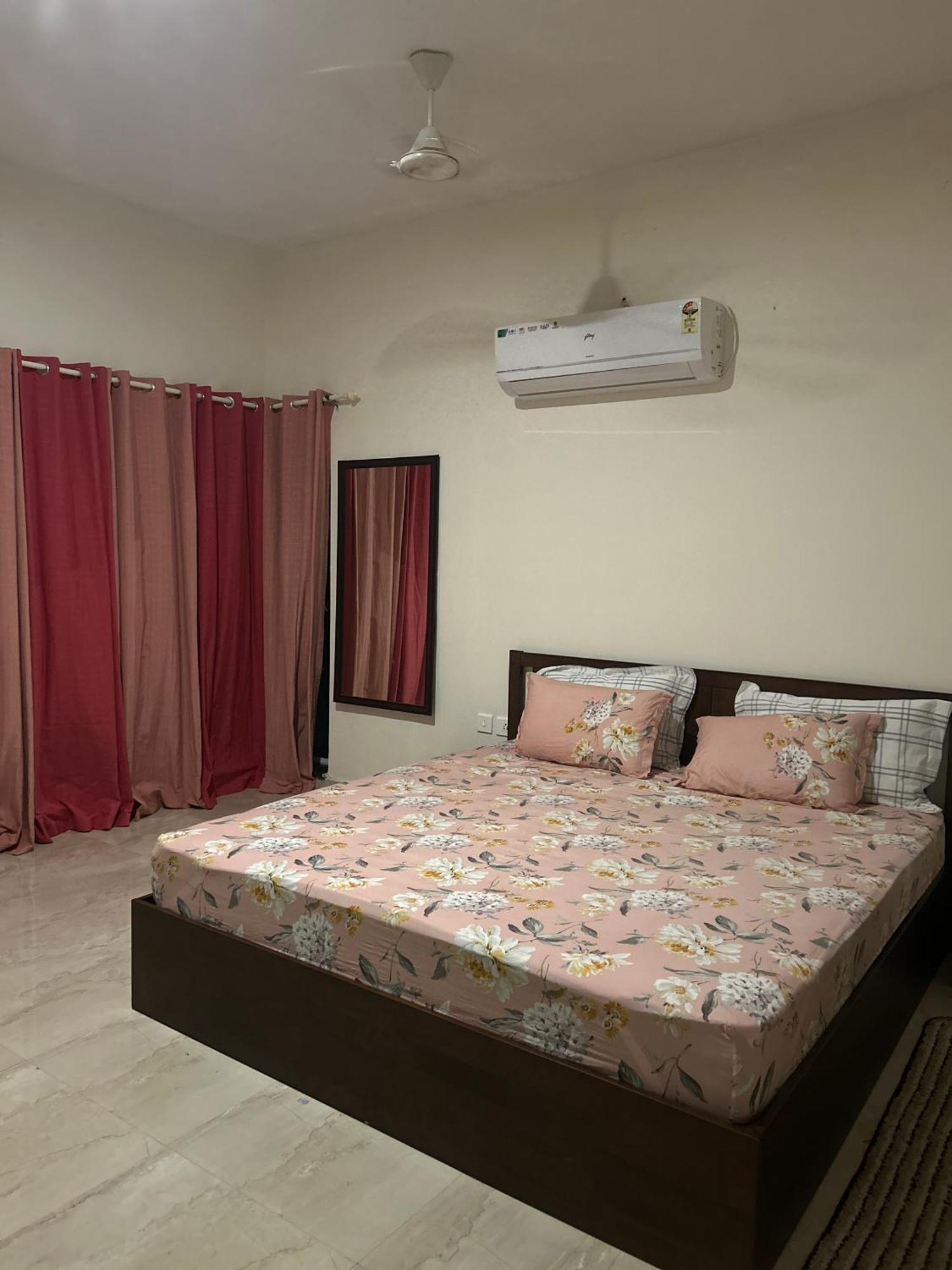 Blissful Near Airport Guest house *