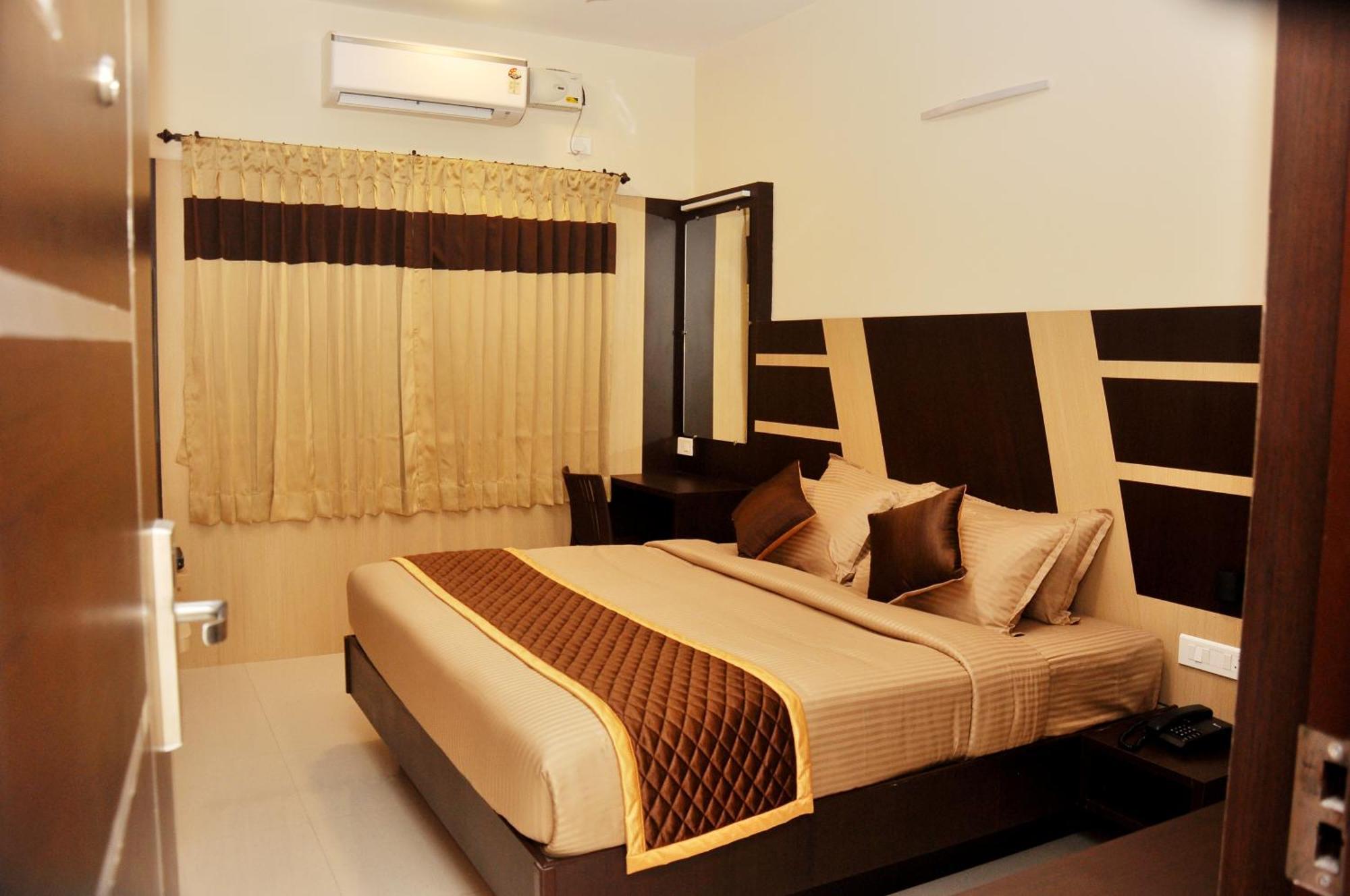 Hotel Harikrishna Park