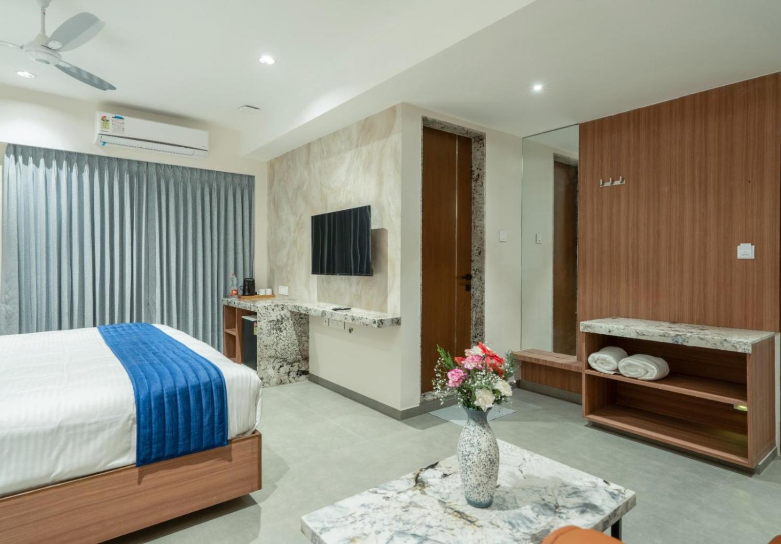 Apartment J Square