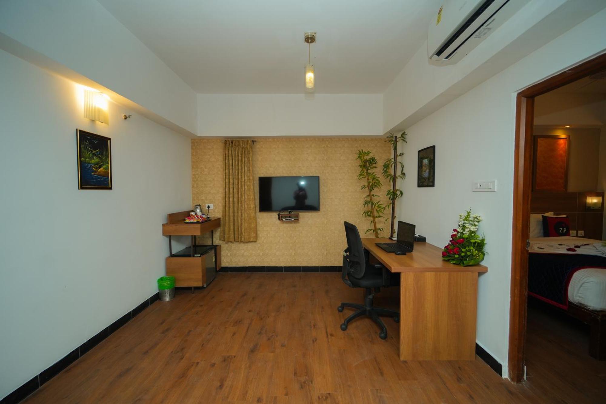 Zip By Spree Mangala International Hotel