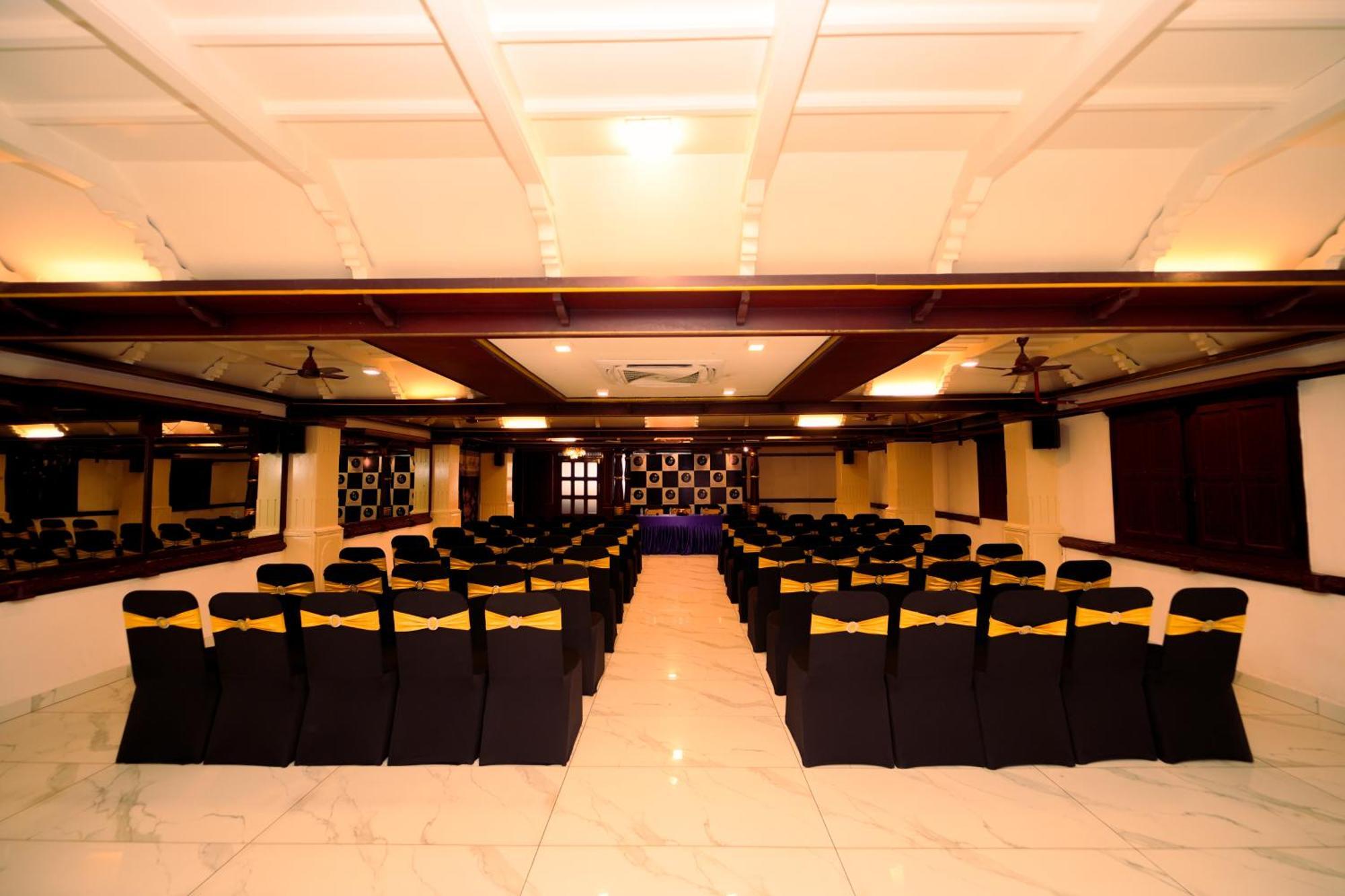 Zip By Spree Mangala International Hotel
