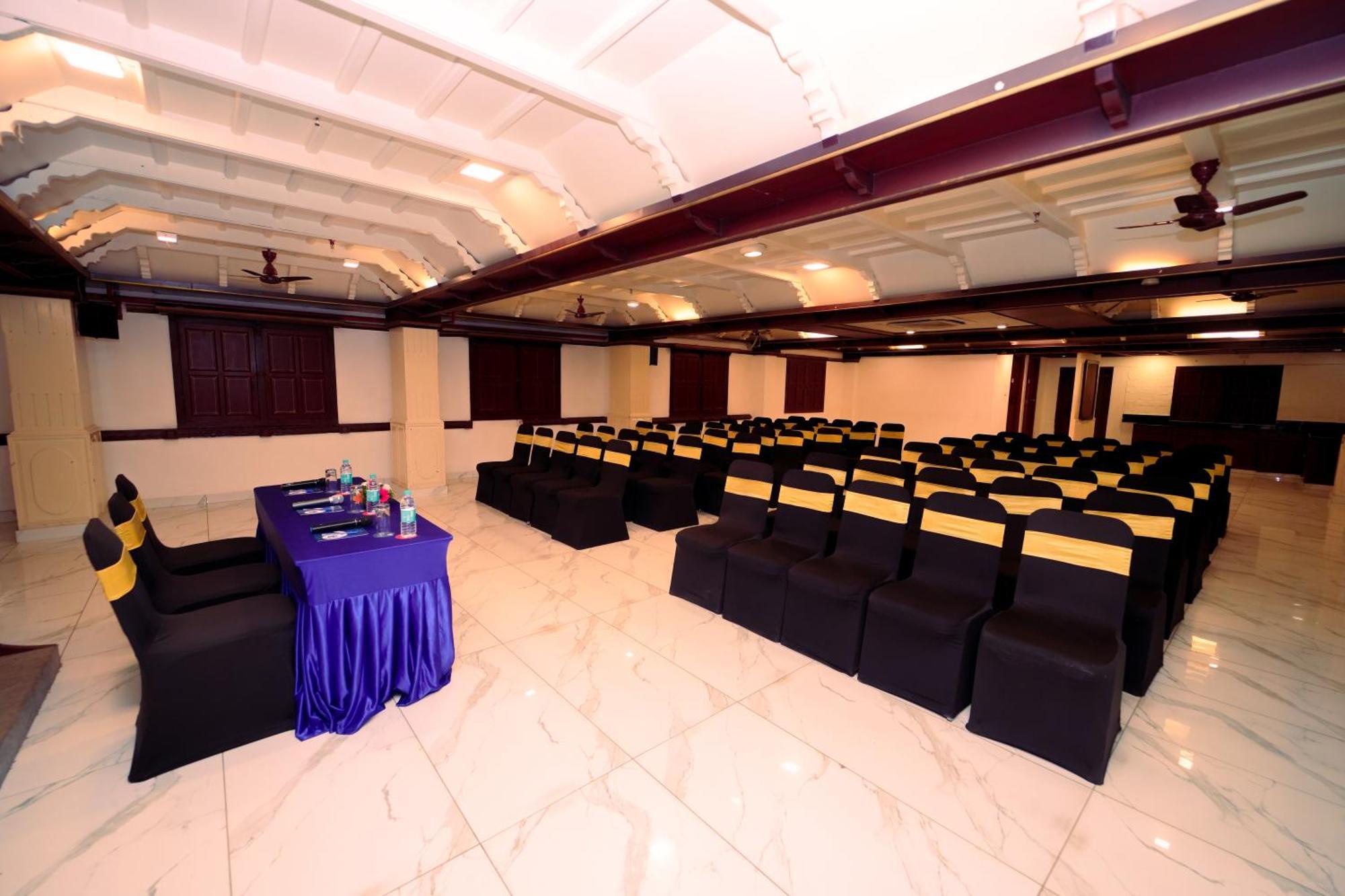 Hotel Zip By Spree Mangala International