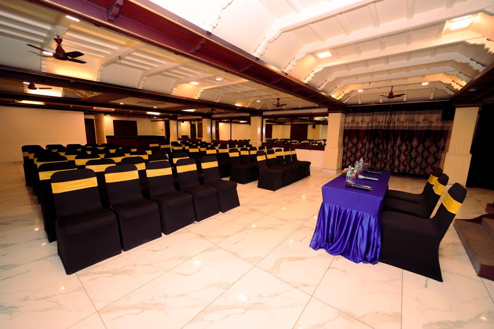 Zip By Spree Mangala International Hotel