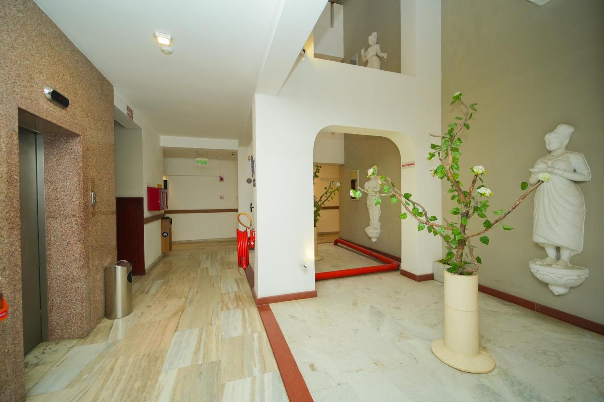 Hotel Zip By Spree Mangala International