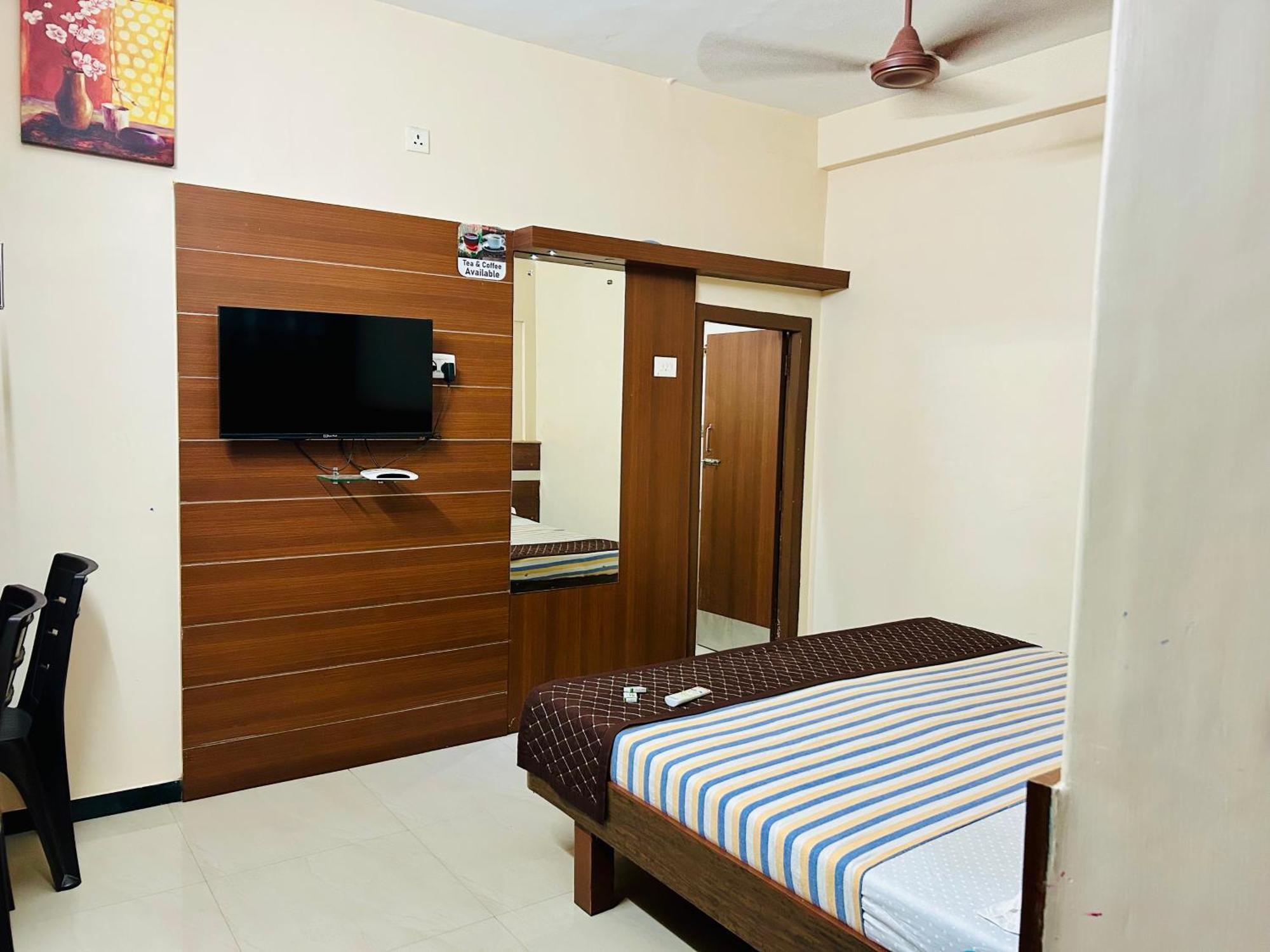 Jothi Hotel *