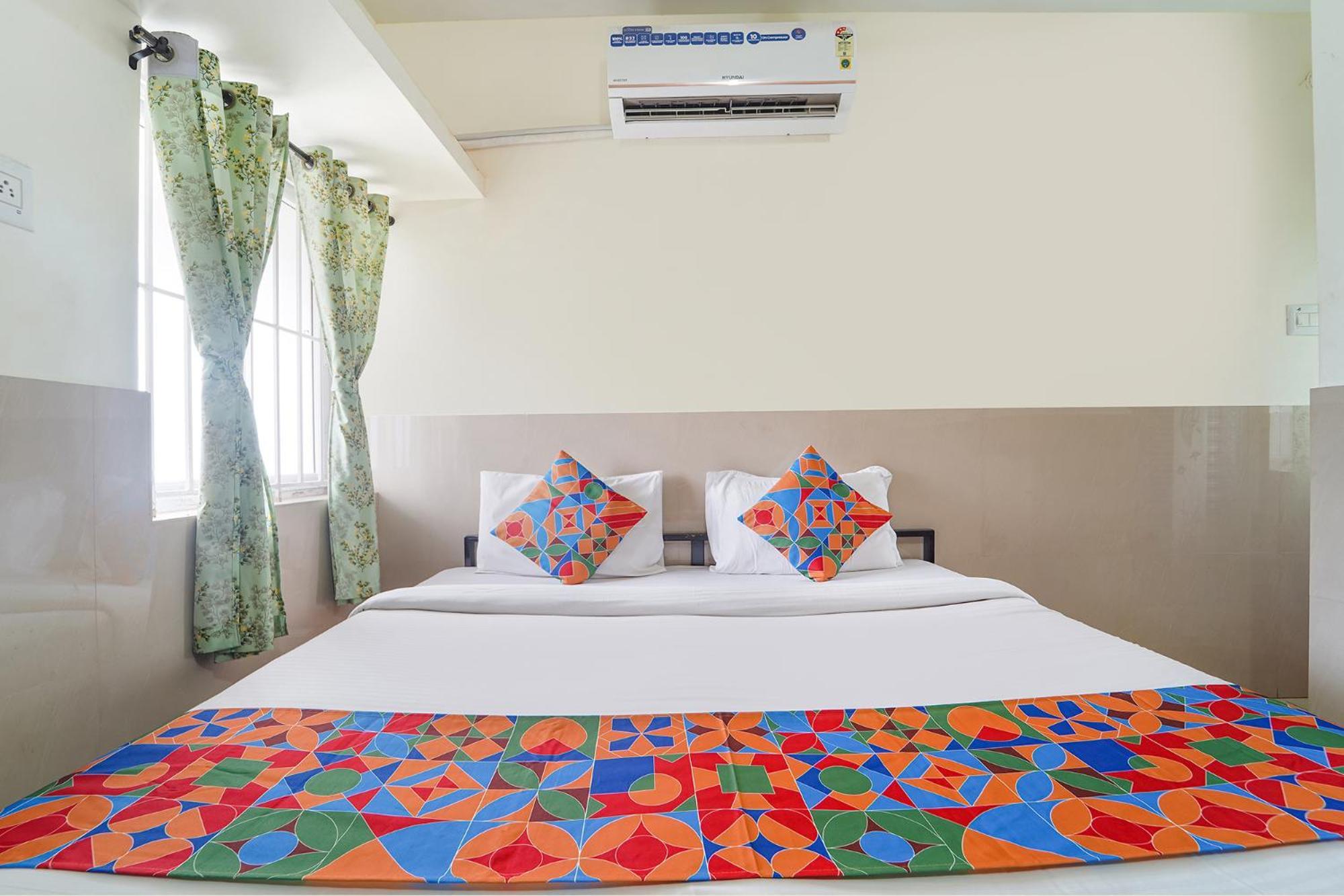 Hotel Fabexpress Clover Castle - Nr International Airport 3*