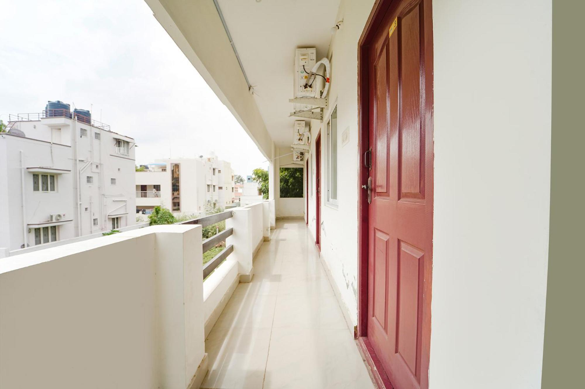 Fabexpress Clover Castle - Nr International Airport Hotel 3*