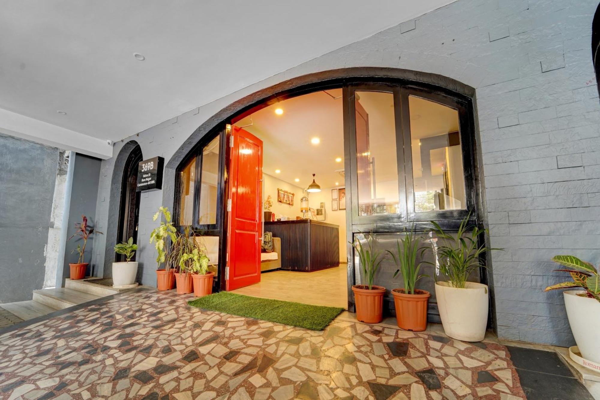 Super Townhouse Four Season Hotel