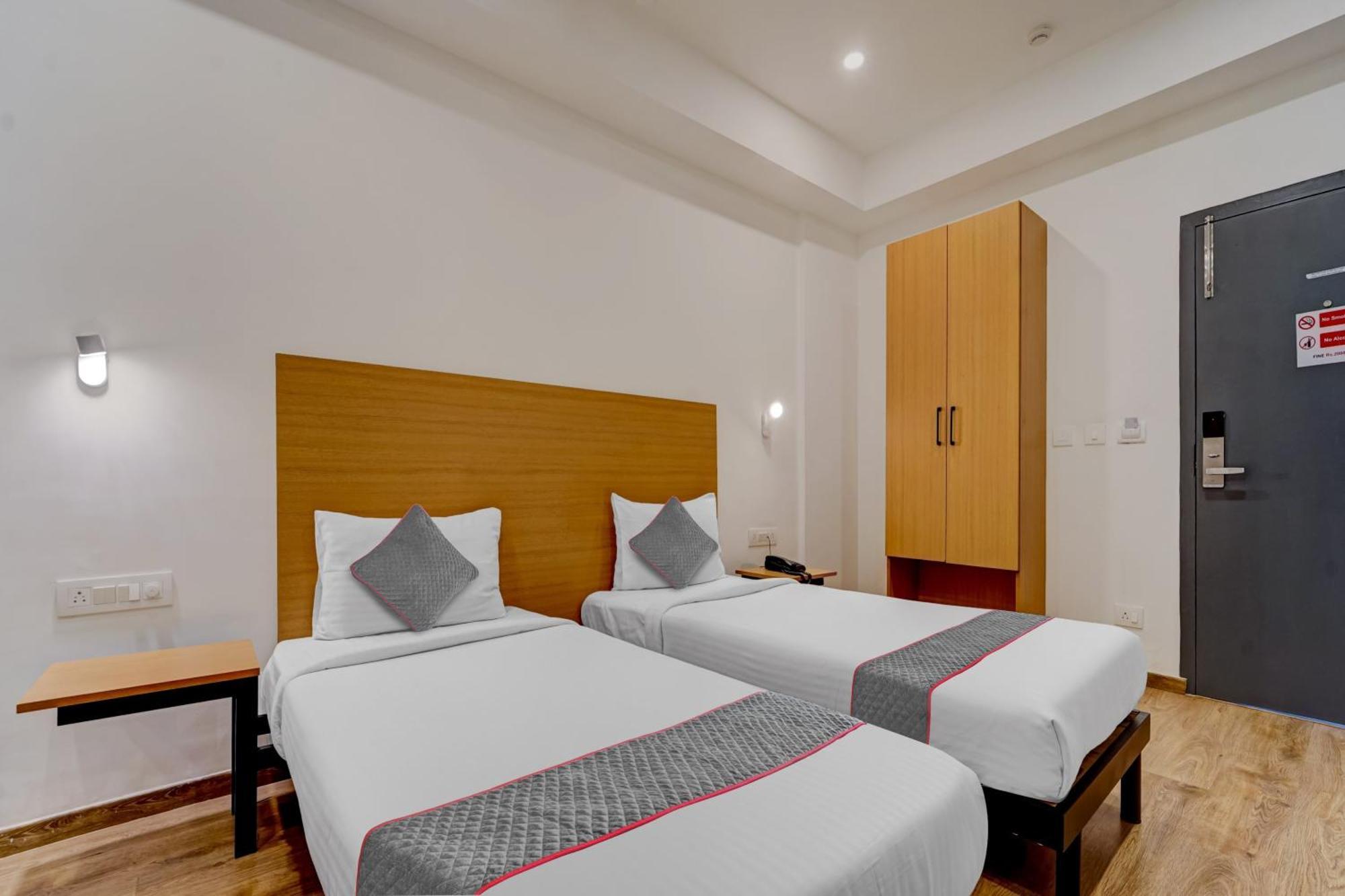 Super Townhouse Four Season Hotel 4*