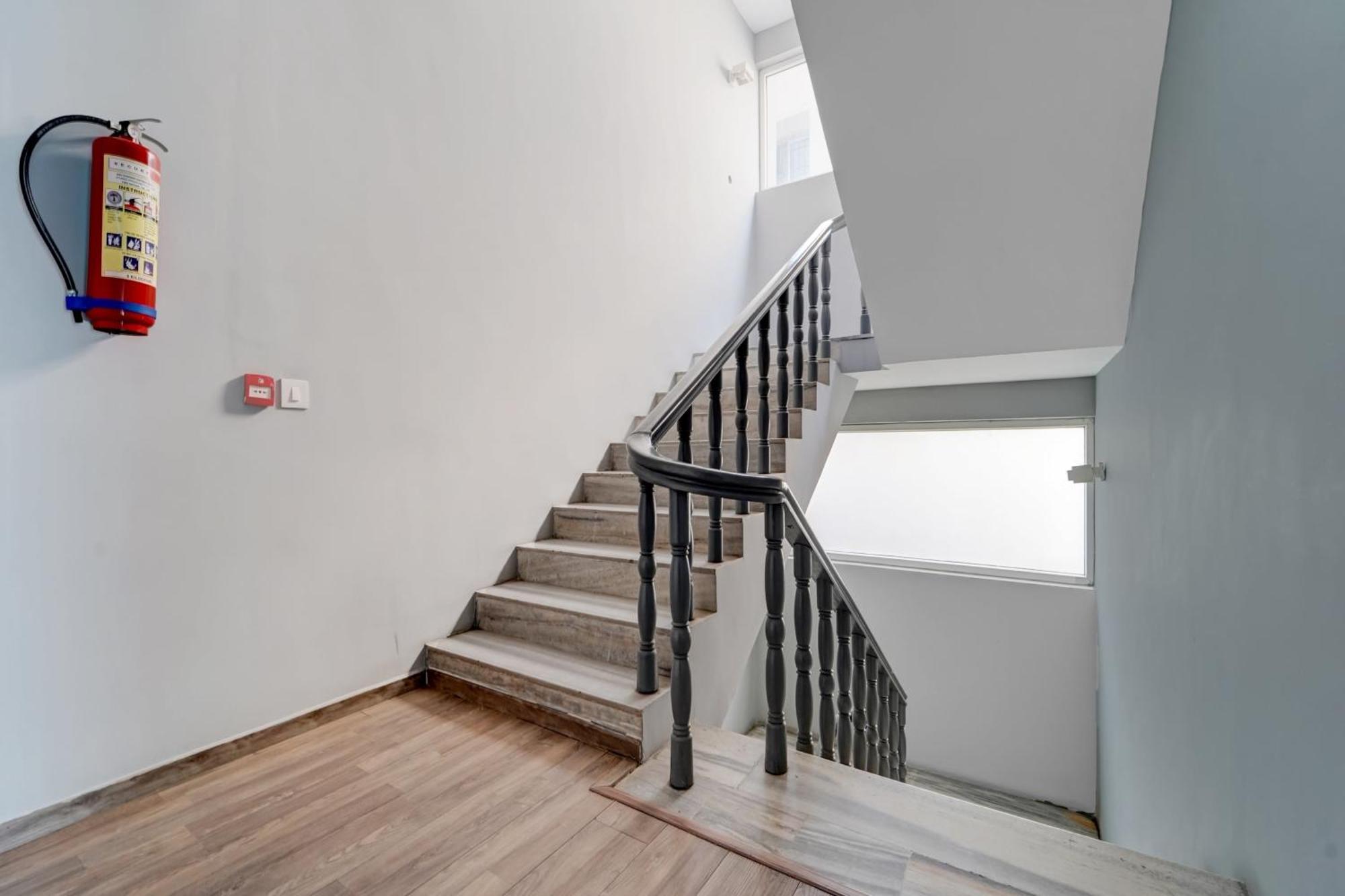 Super Townhouse Four Season Hotel