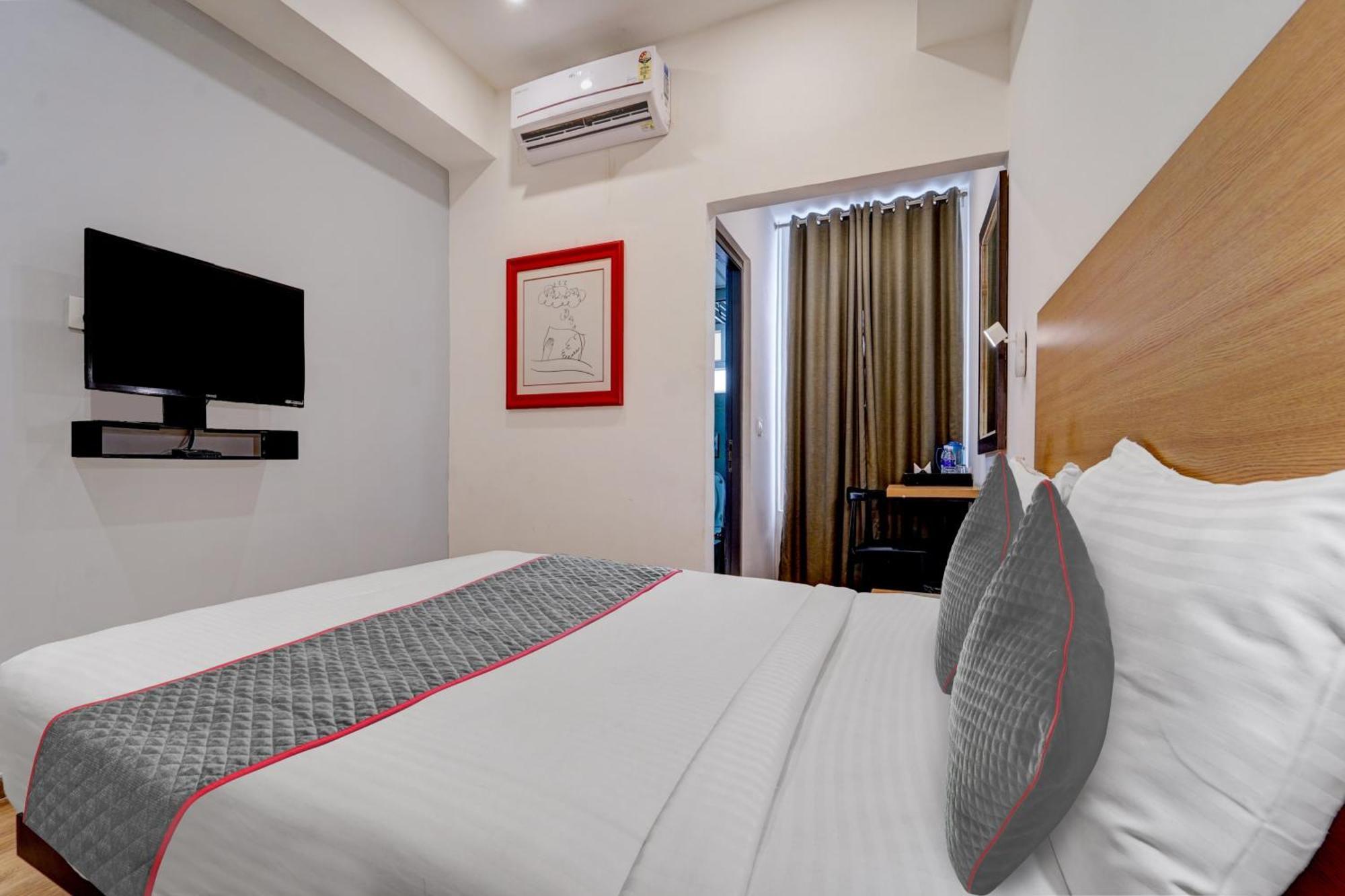 Super Townhouse Four Season Hotel 4*