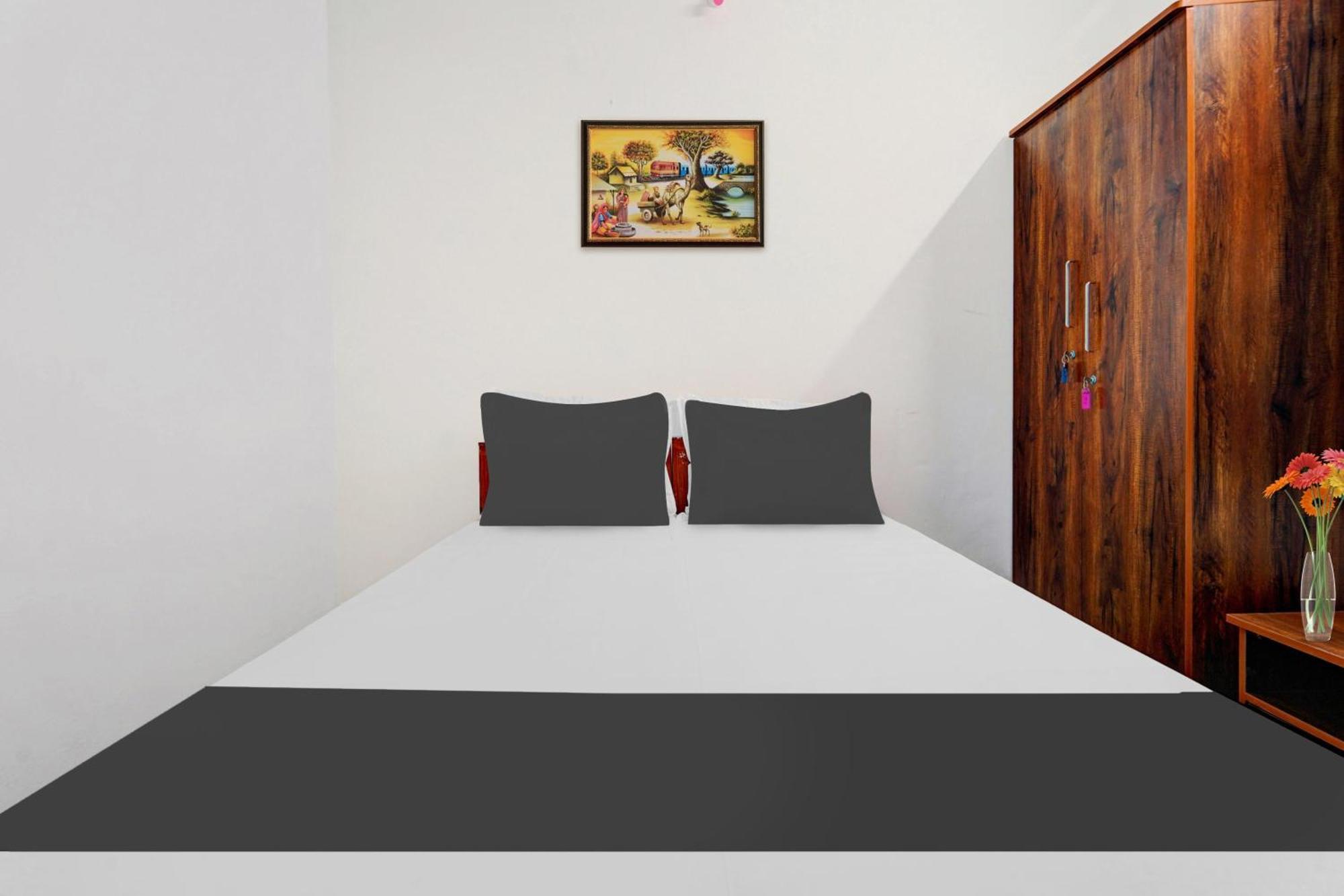 Super O Okkilipalayam Hotel
