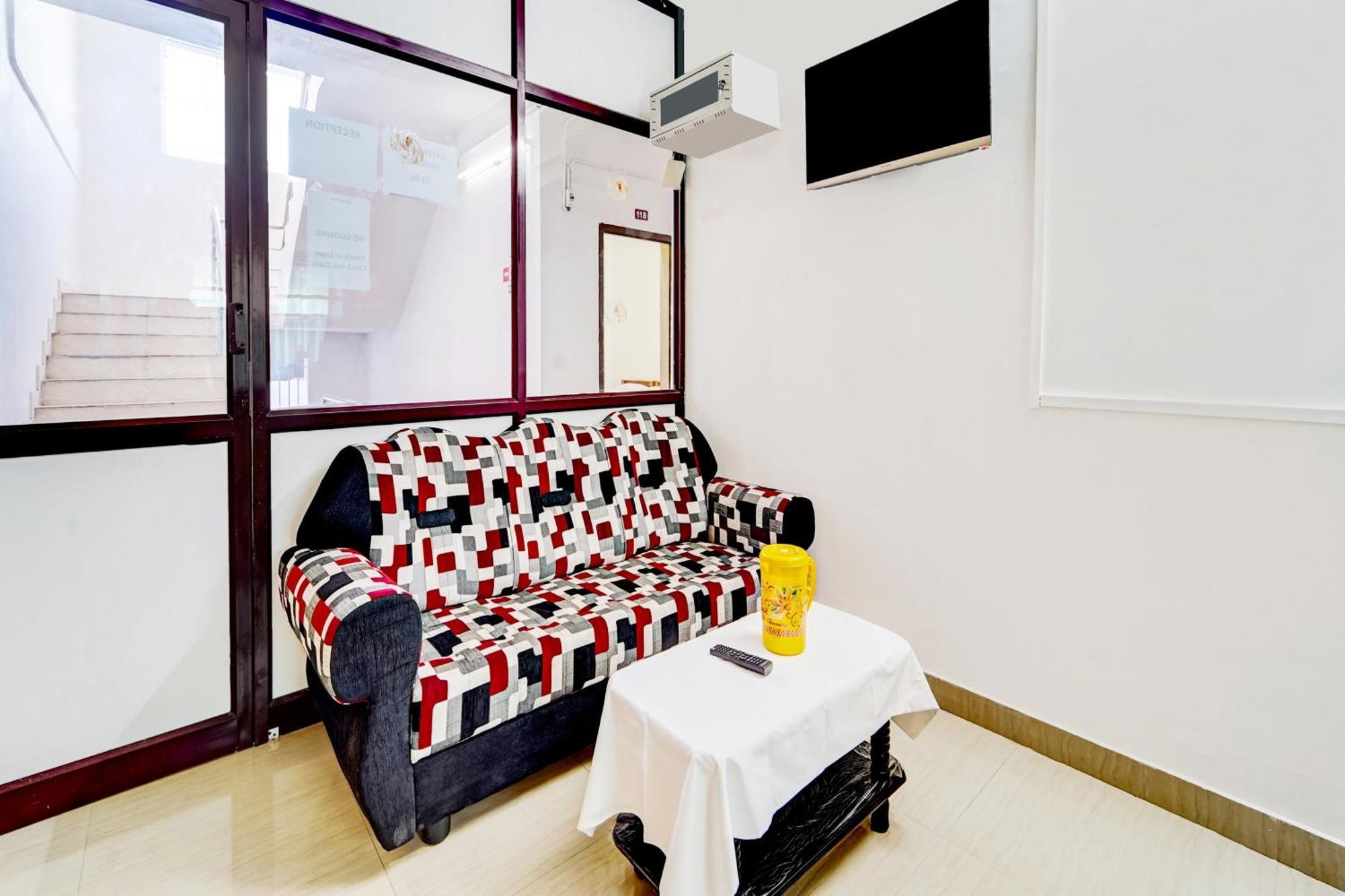 Super O Okkilipalayam Hotel