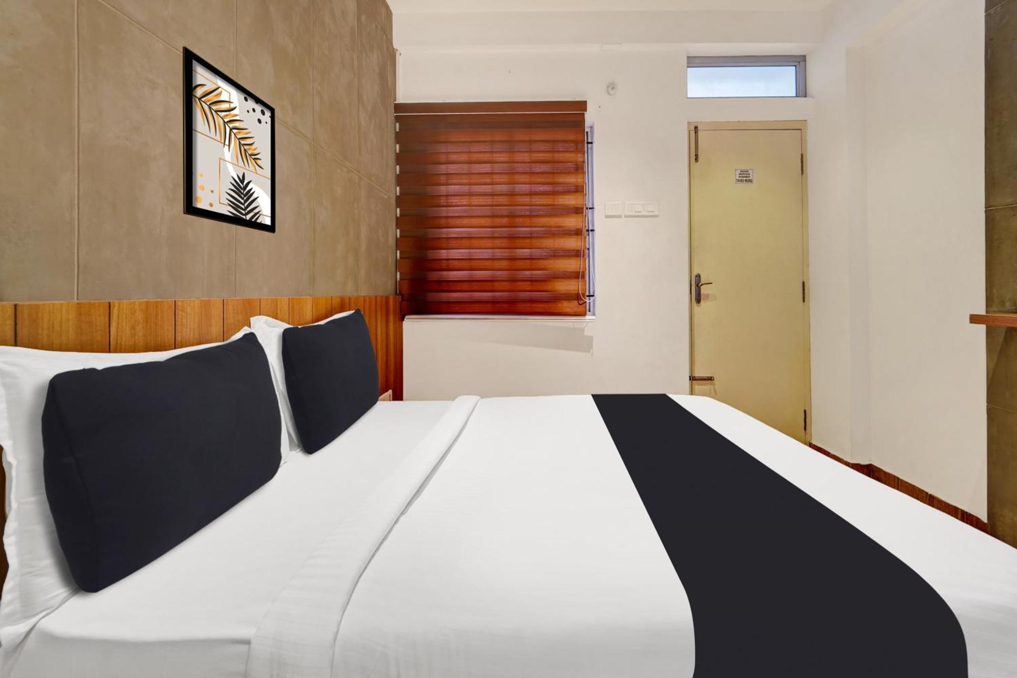 Super Townhouse Sundarapuram 4*