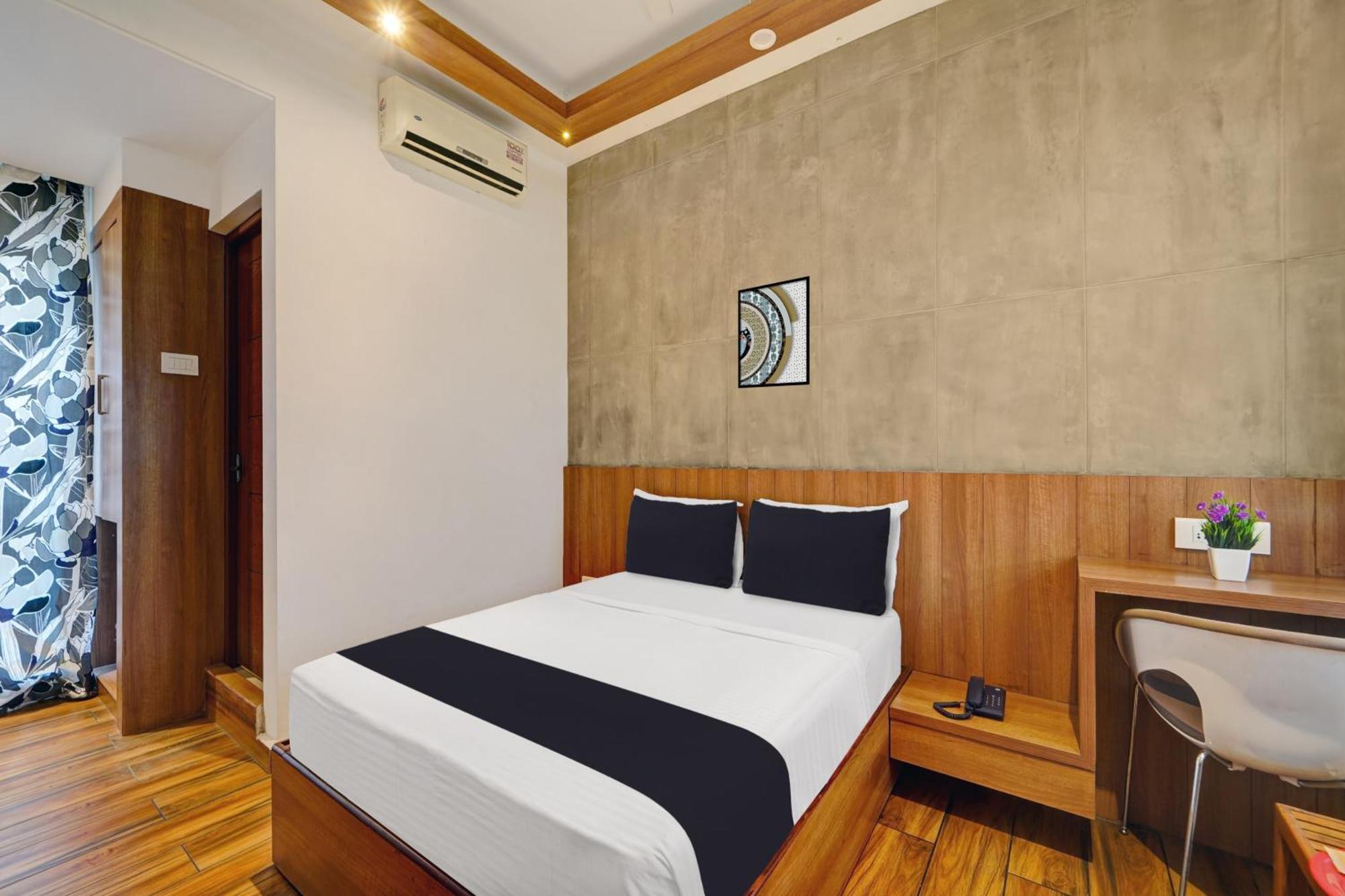 Super Townhouse Sundarapuram 4*