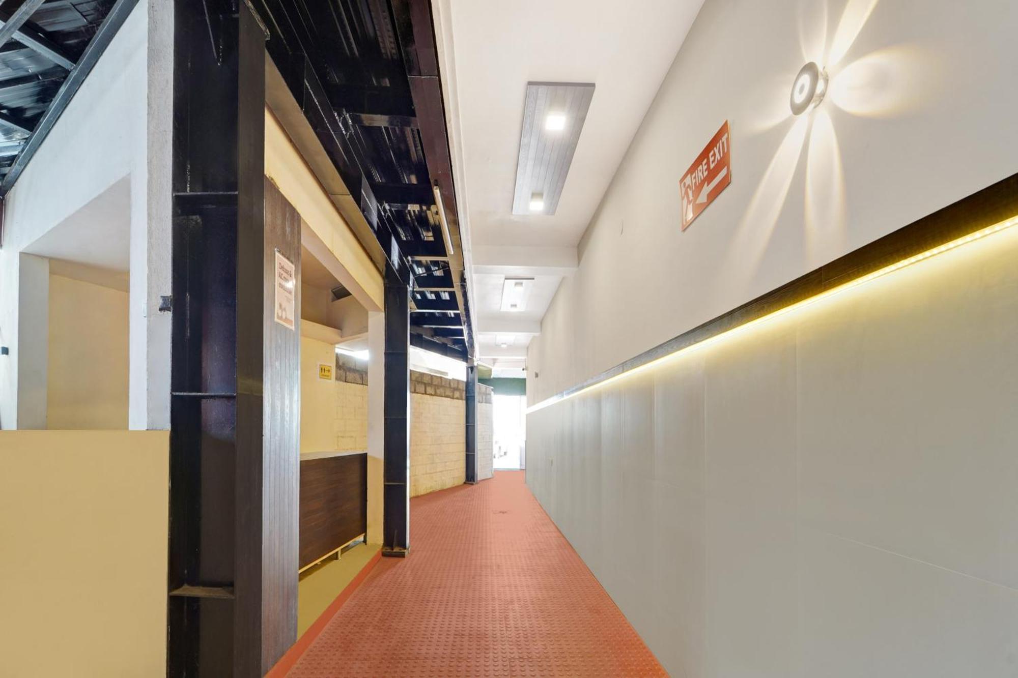 Hotel Super Townhouse Sundarapuram 4*