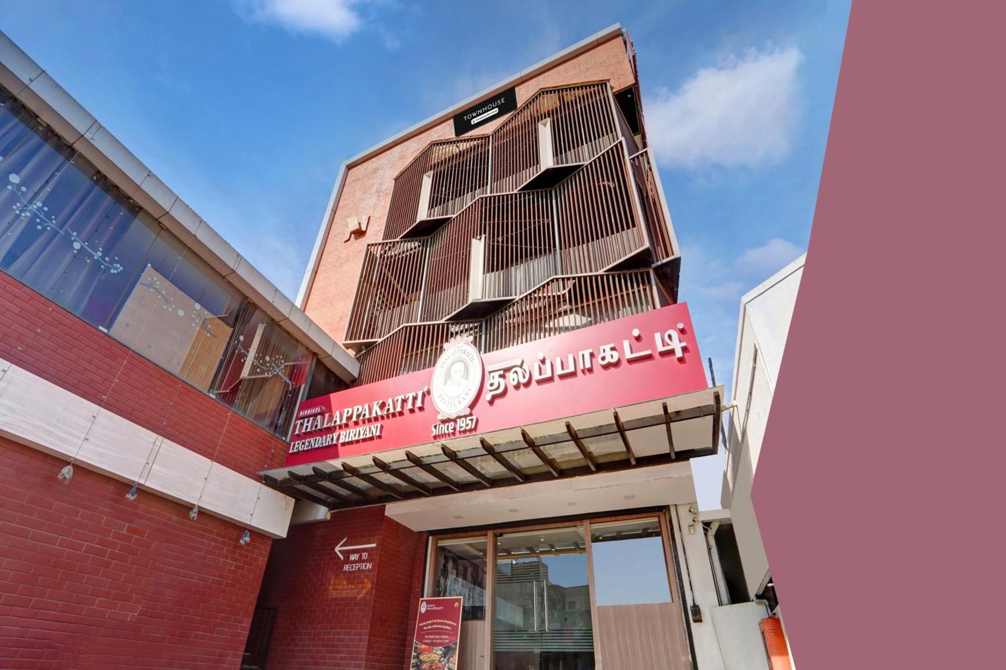 Super Townhouse Sundarapuram 4*