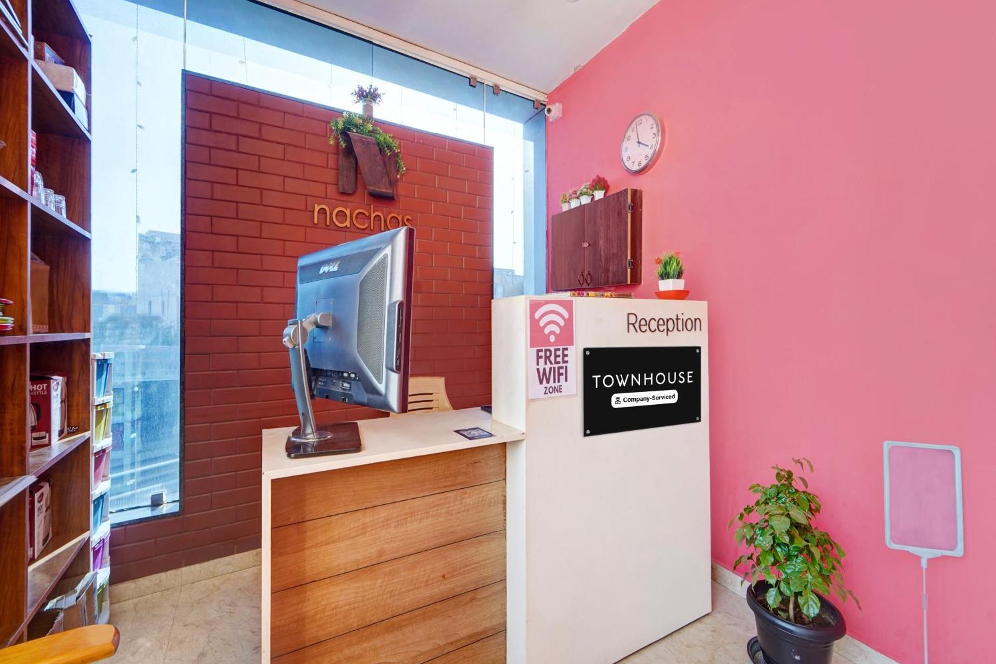 Super Townhouse Sundarapuram Hotel 4*