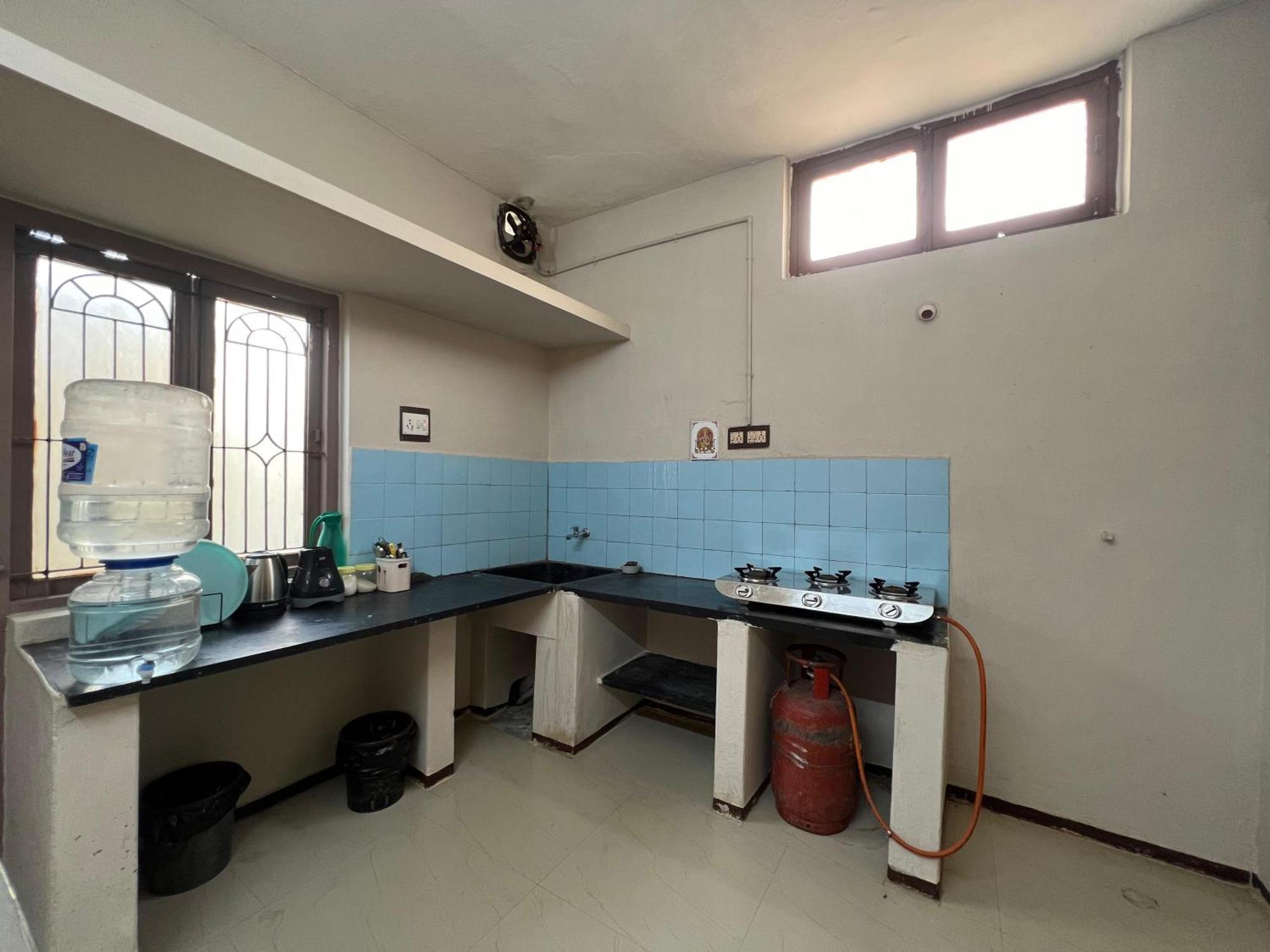 Shi's 2bhk In Near Sai Baba Colony, Ganga C Hospital, Women's Care