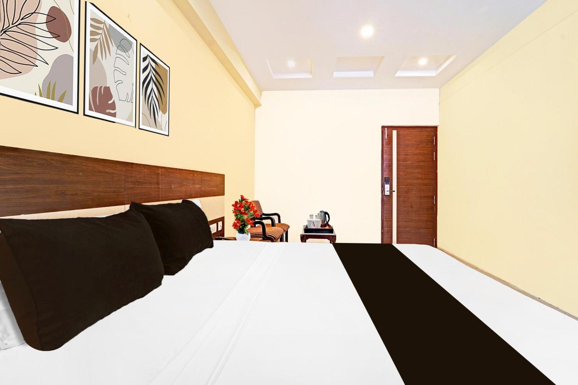 Super Collection O Gandhipuram Hotel