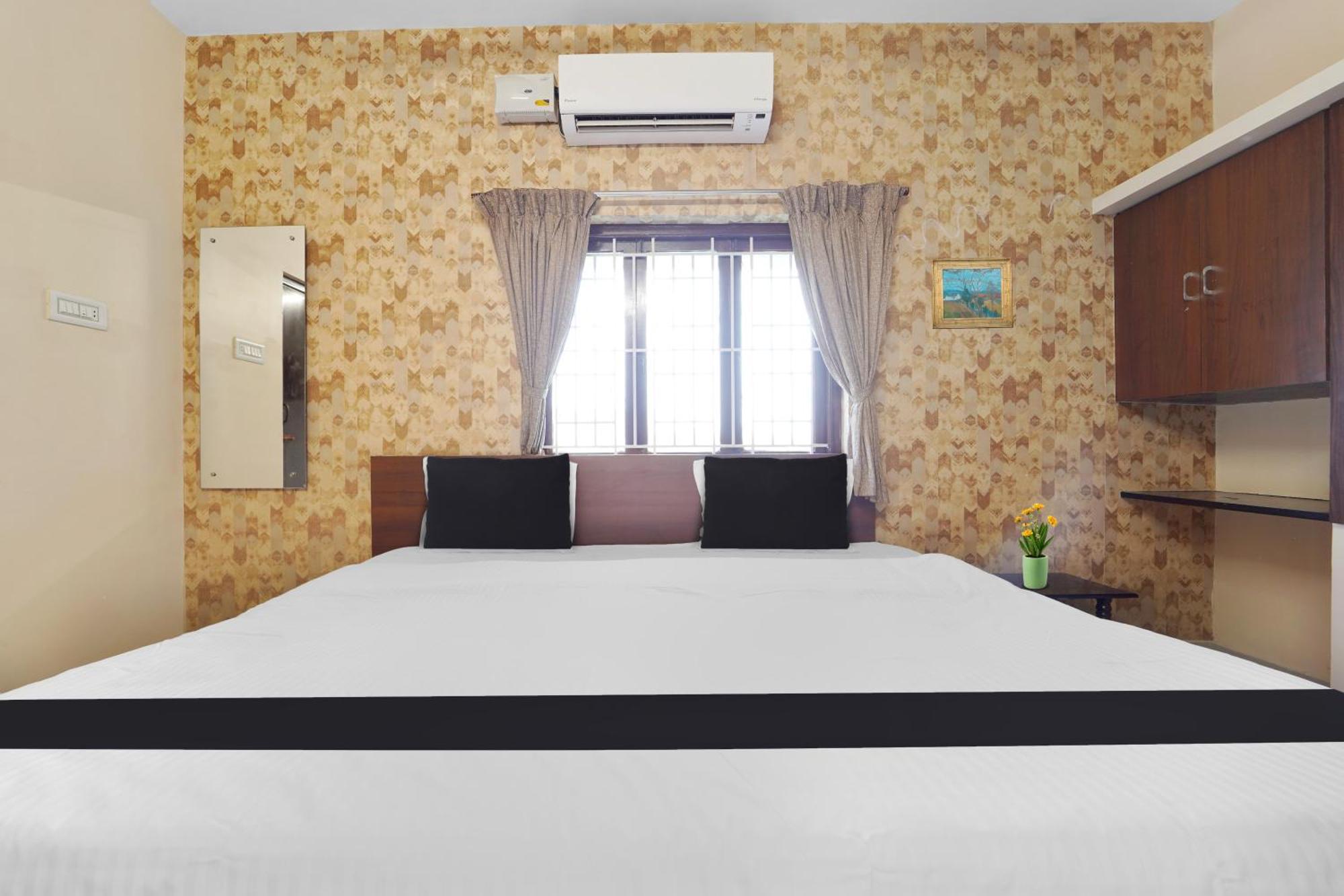 Hotel Super Collection O Near Adithya Institute Formerly Everest Grand