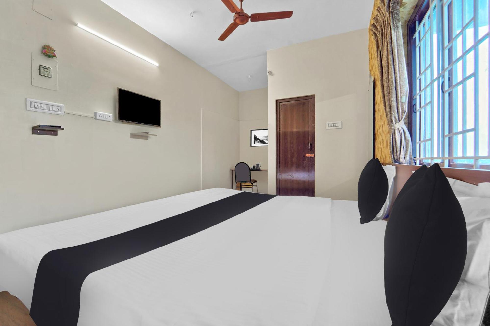 Hotel Super Collection O Near Adithya Institute Formerly Everest Grand