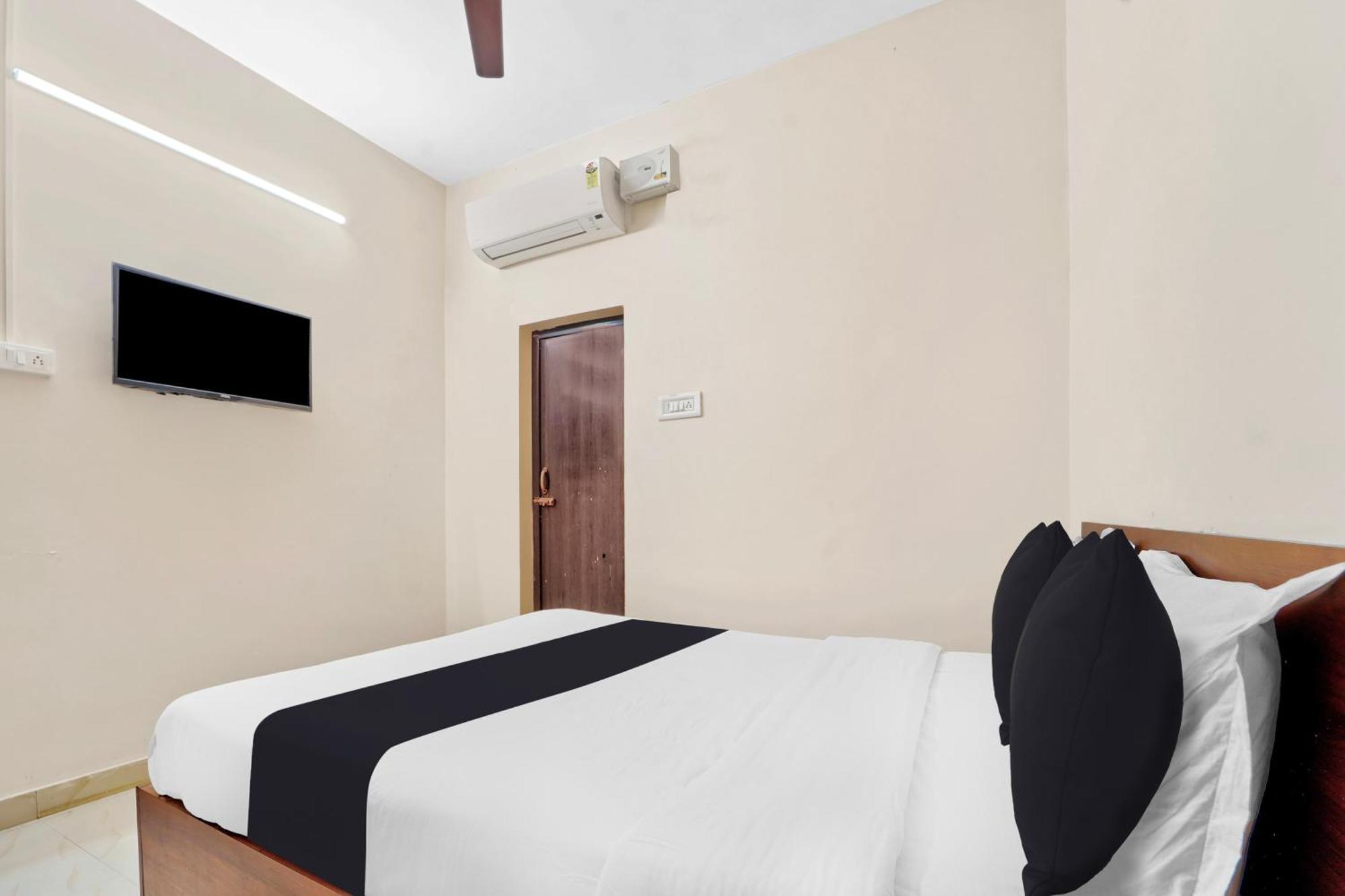 Super Collection O Near Adithya Institute Formerly Everest Grand Hotel