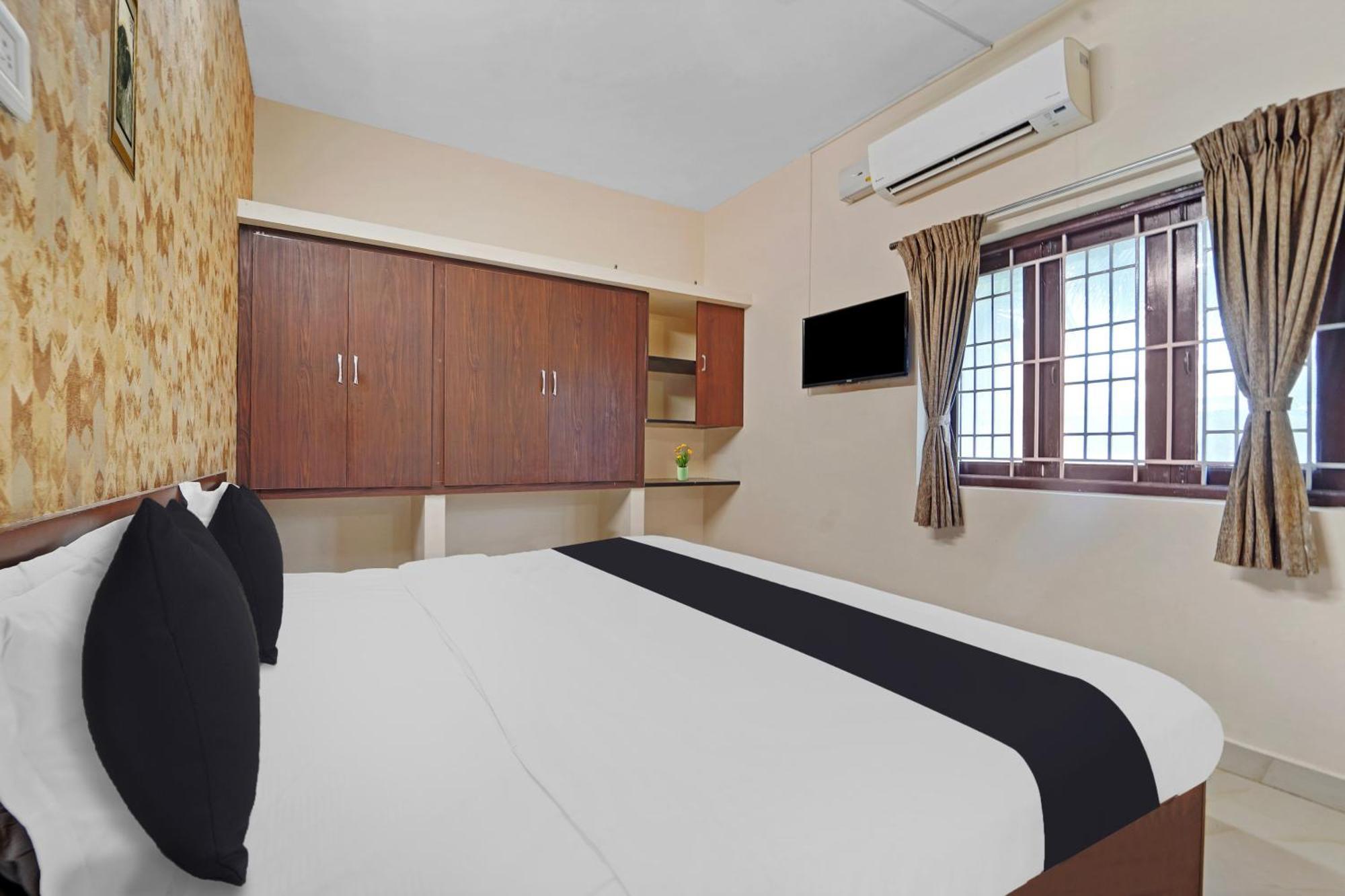 Super Collection O Near Adithya Institute Formerly Everest Grand Hotel *