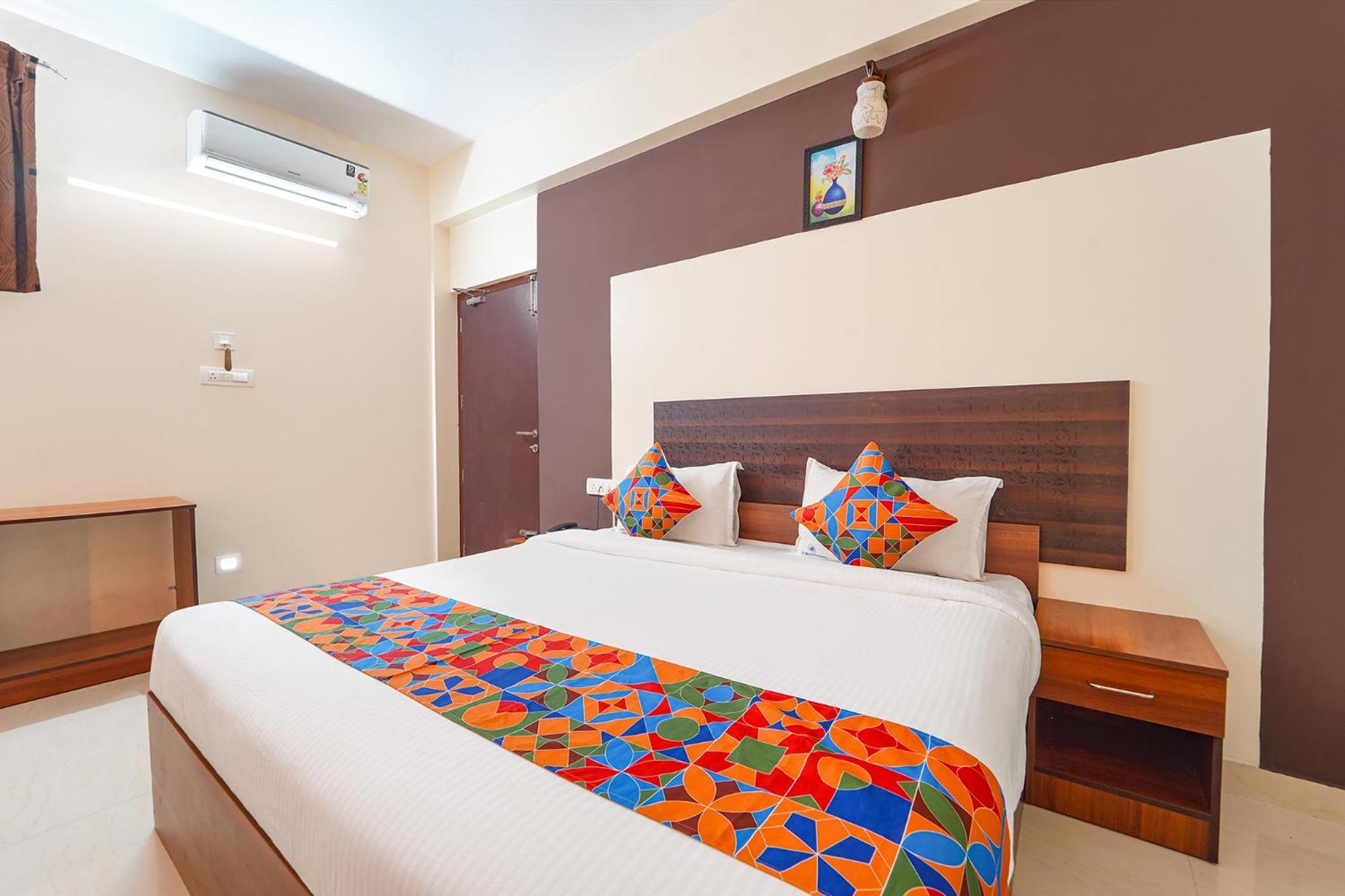 Fabhotel Mani's Residency 3*