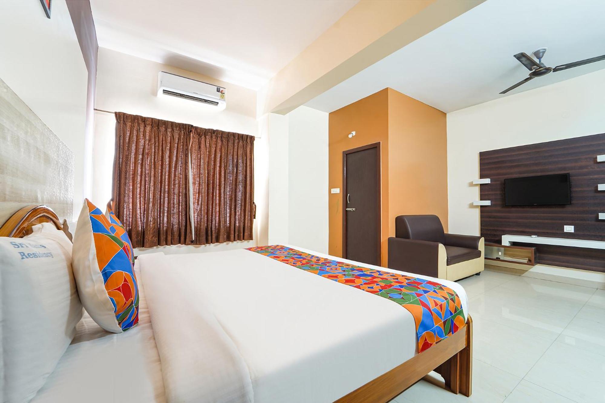 Hotel Fabhotel Mani's Residency