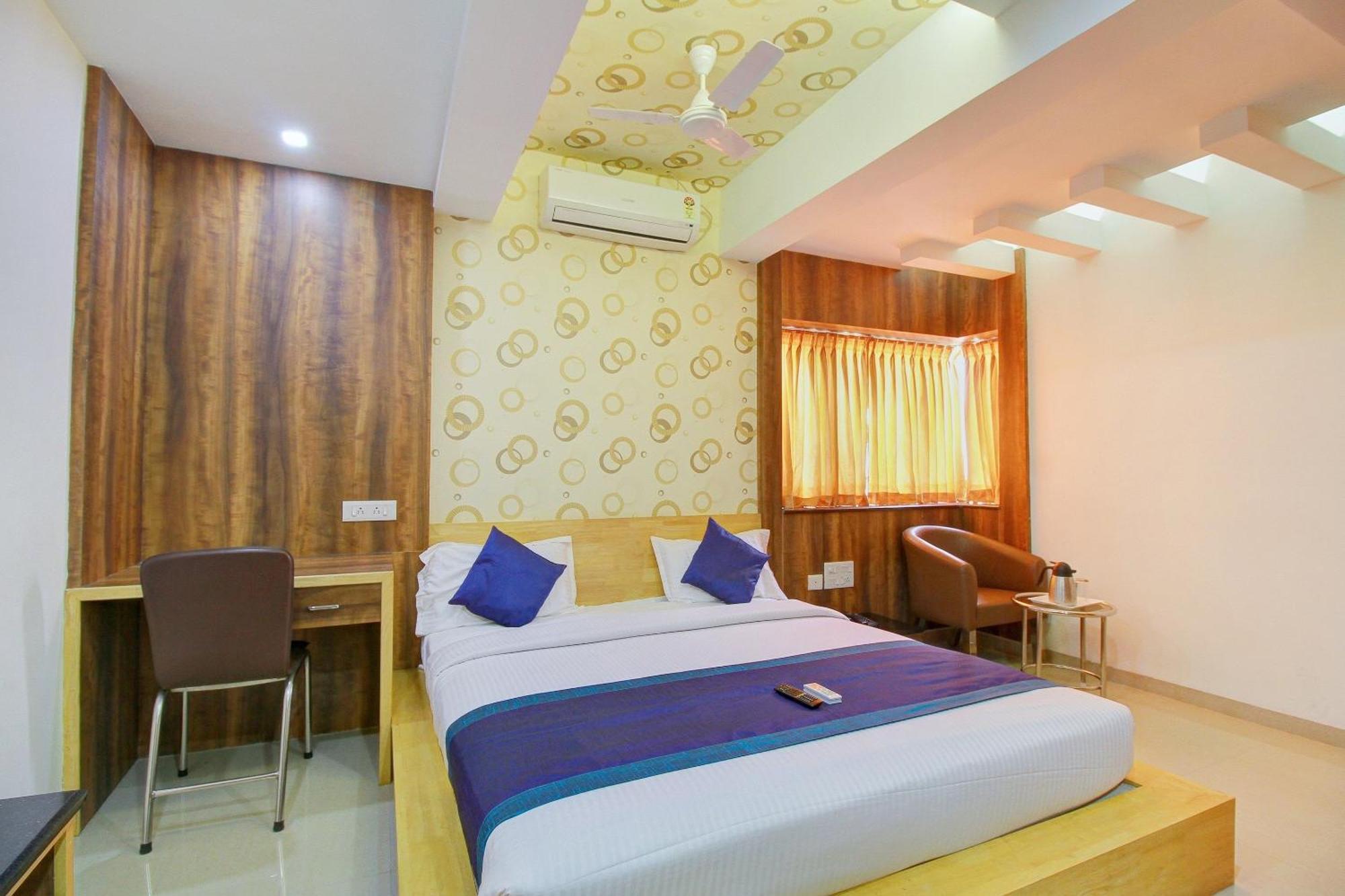 Townhouse Coastal Grand And Hotel