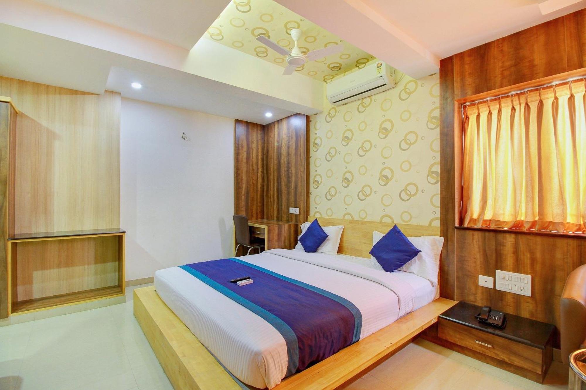 Townhouse Coastal Grand And Hotel
