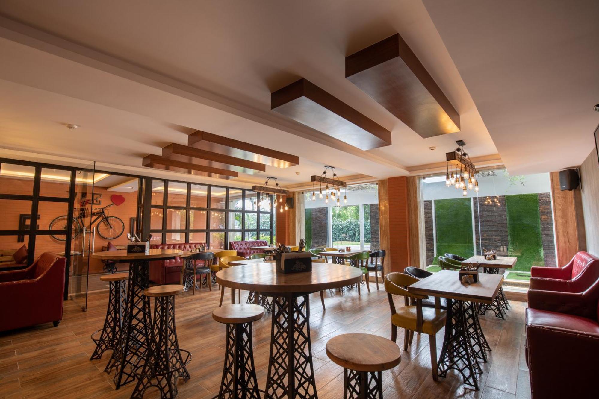 Jenneys Residency Hotel 4*