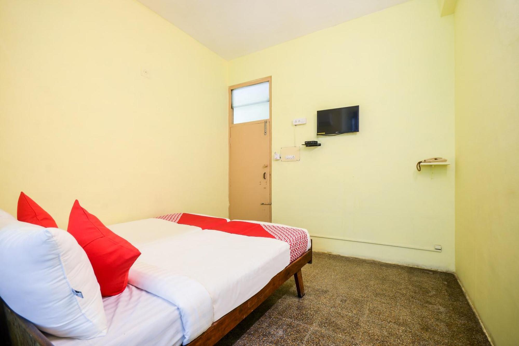 O Aruljothi Gandhipuram Bus Terminus Hotel