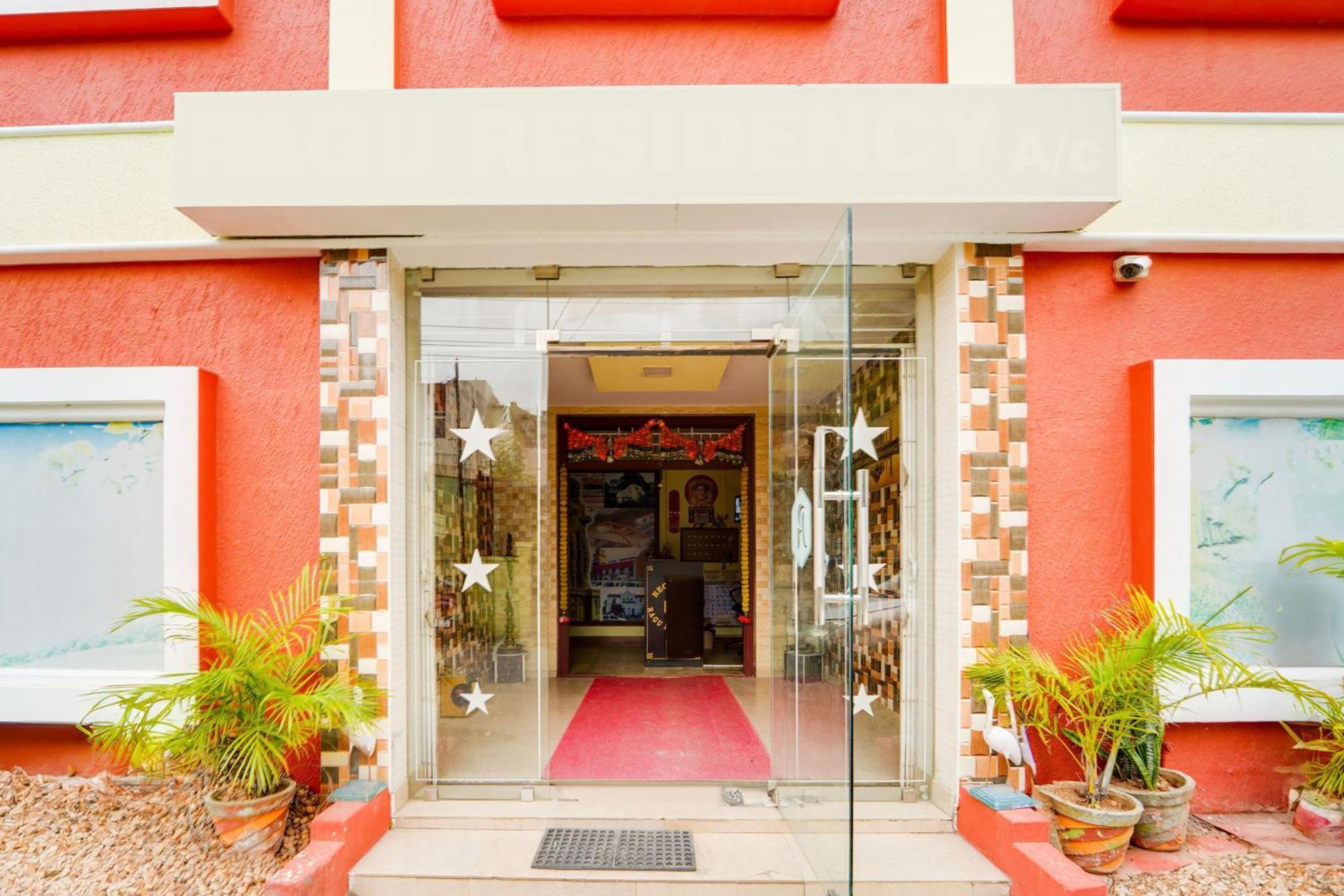 Super O Airport Road Hotel 3*
