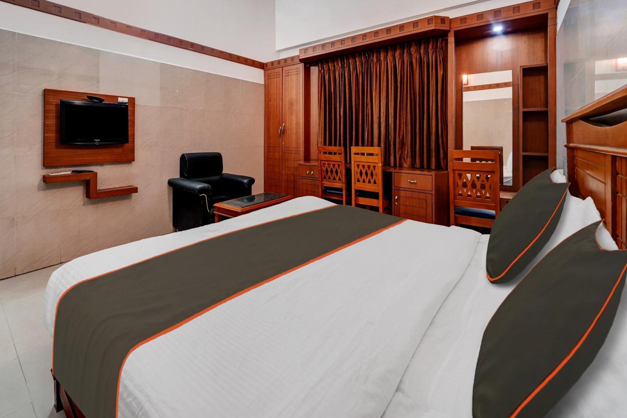 Collection O Skry Gandhipuram Hotel