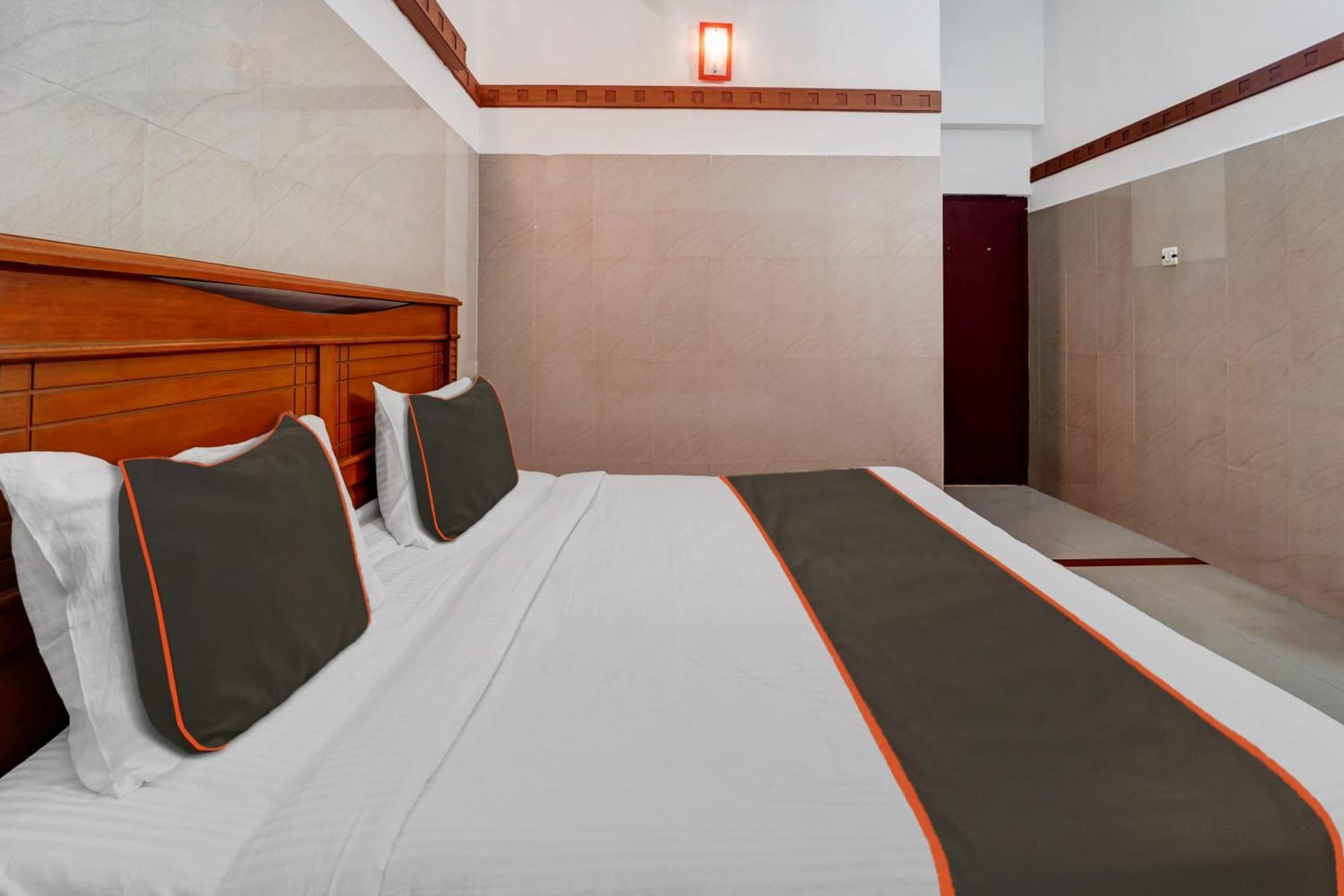 Collection O Skry Gandhipuram Hotel 3*