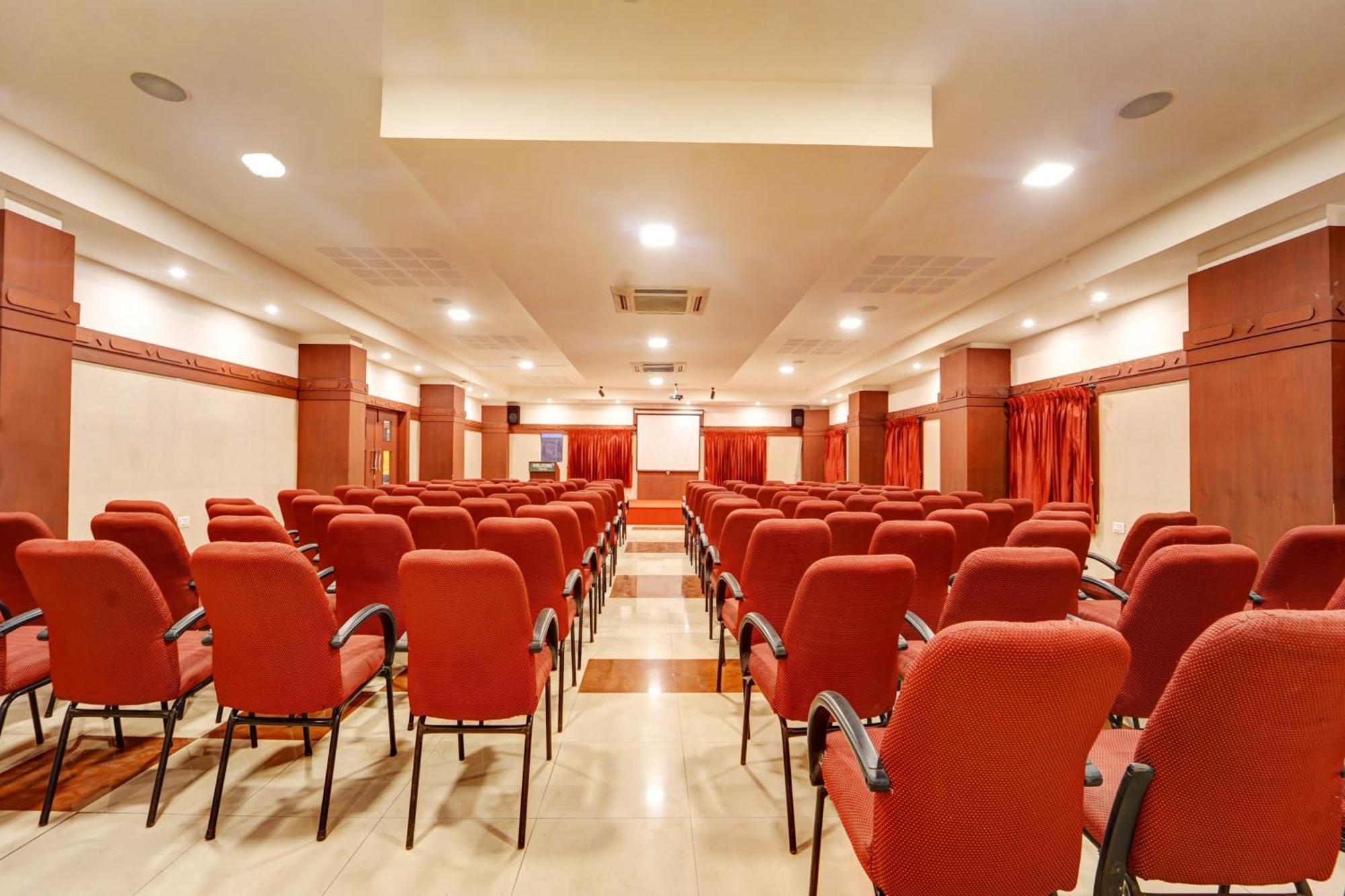 Hotel Collection O Skry Gandhipuram 3*