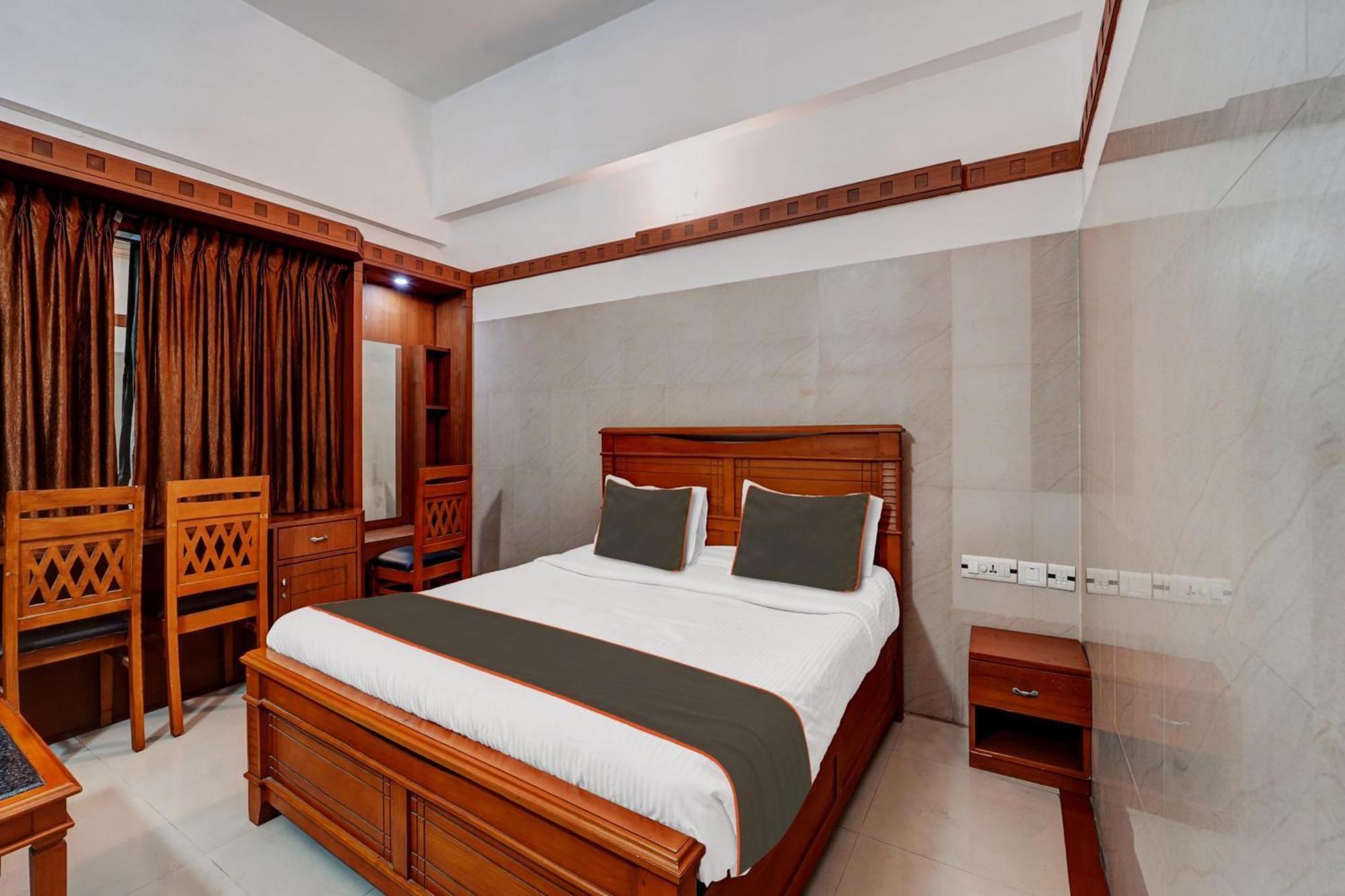 Collection O Skry Gandhipuram Hotel