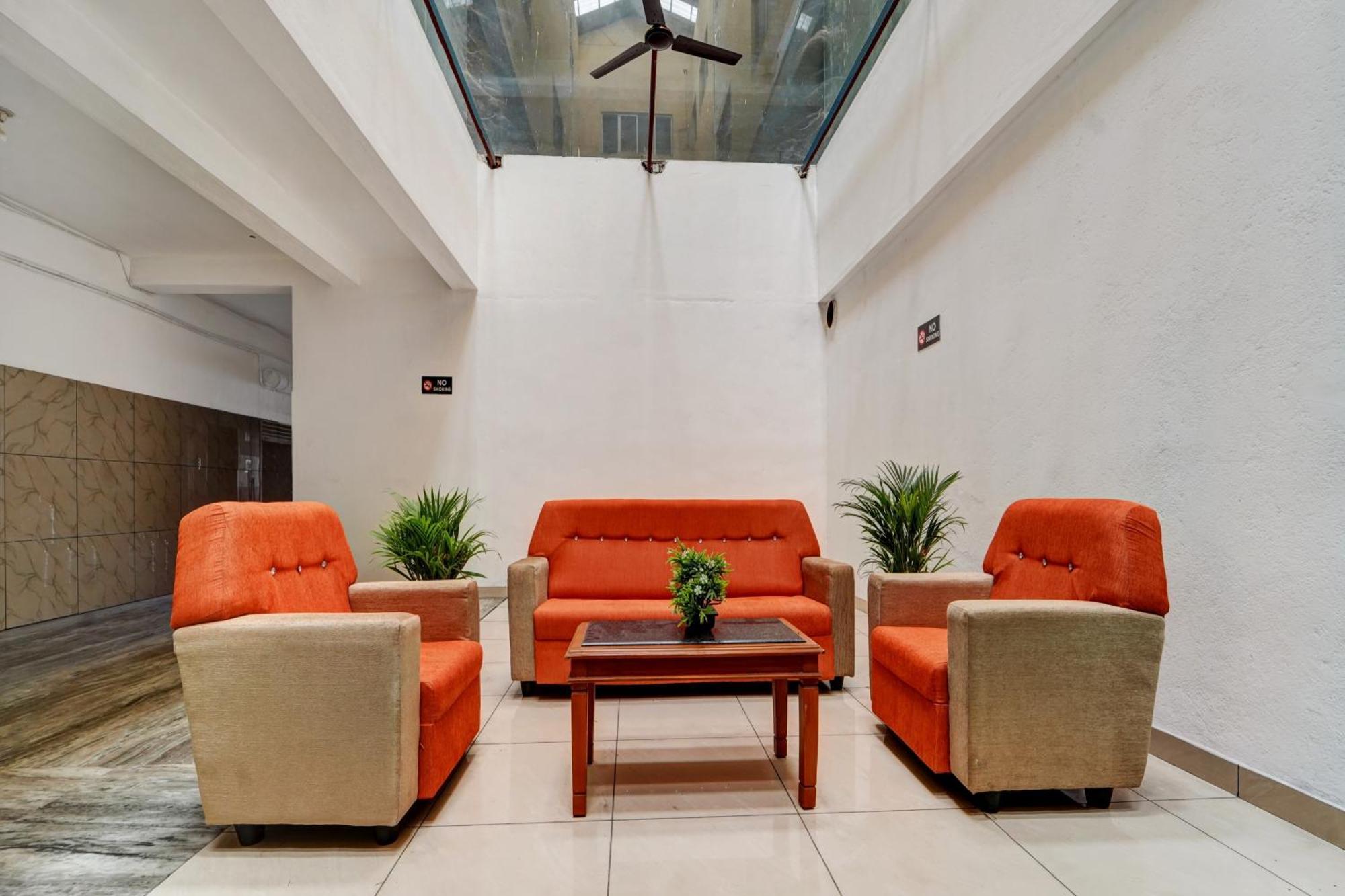 Collection O Skry Gandhipuram Hotel 3*