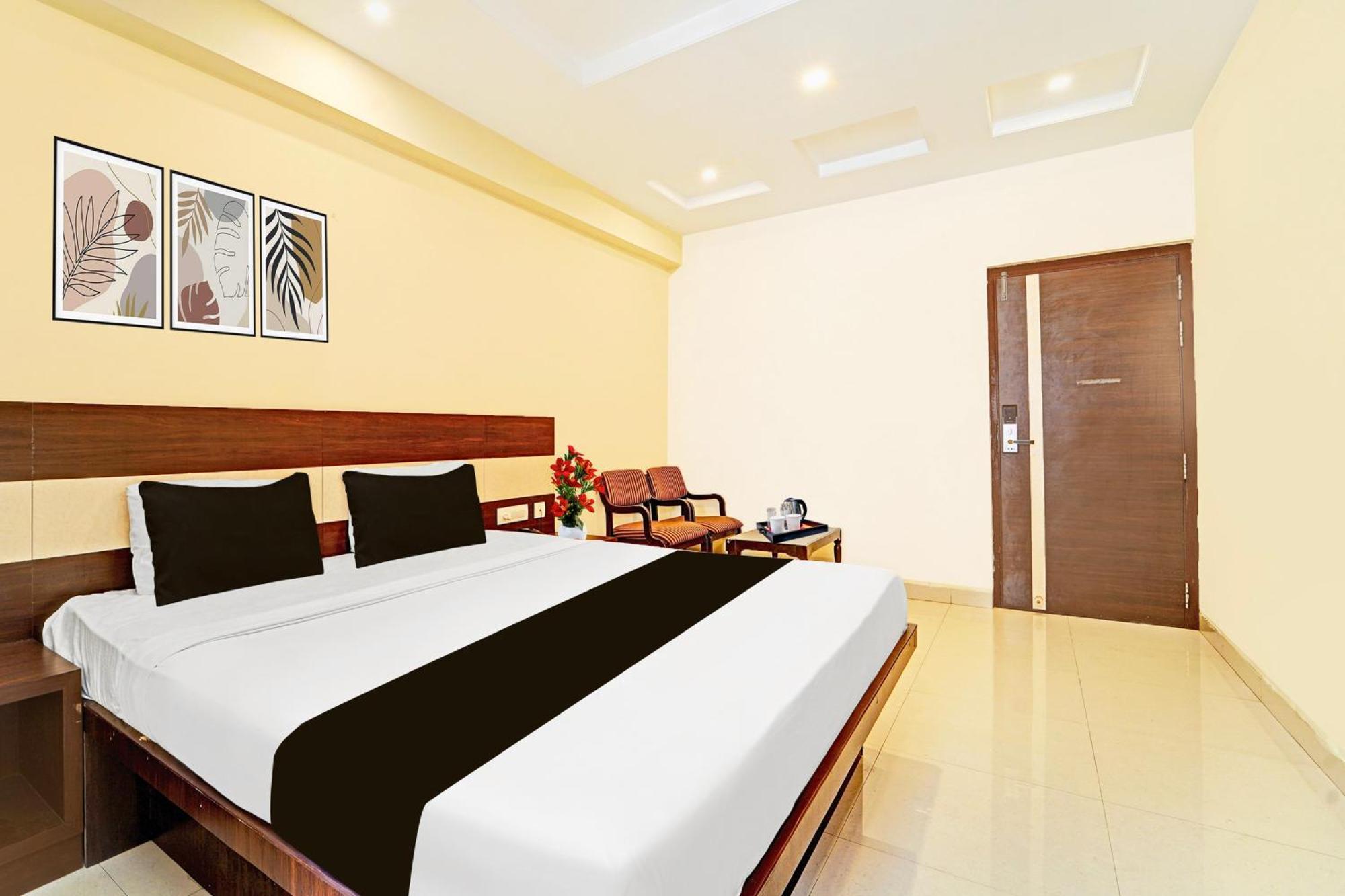 Super Collection O Gandhipuram Hotel