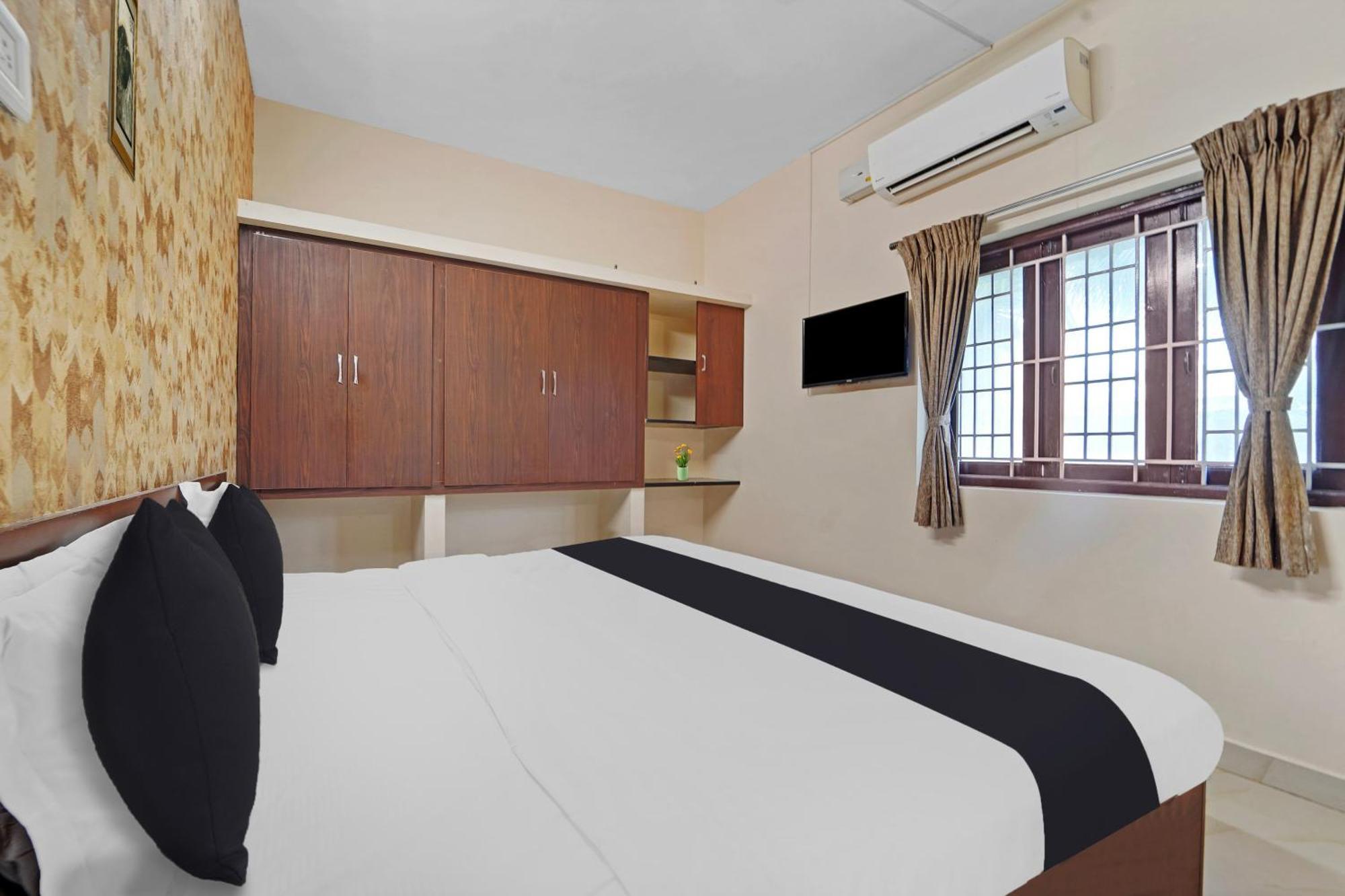Super Collection O Near Adithya Institute Formerly Everest Grand Hotel