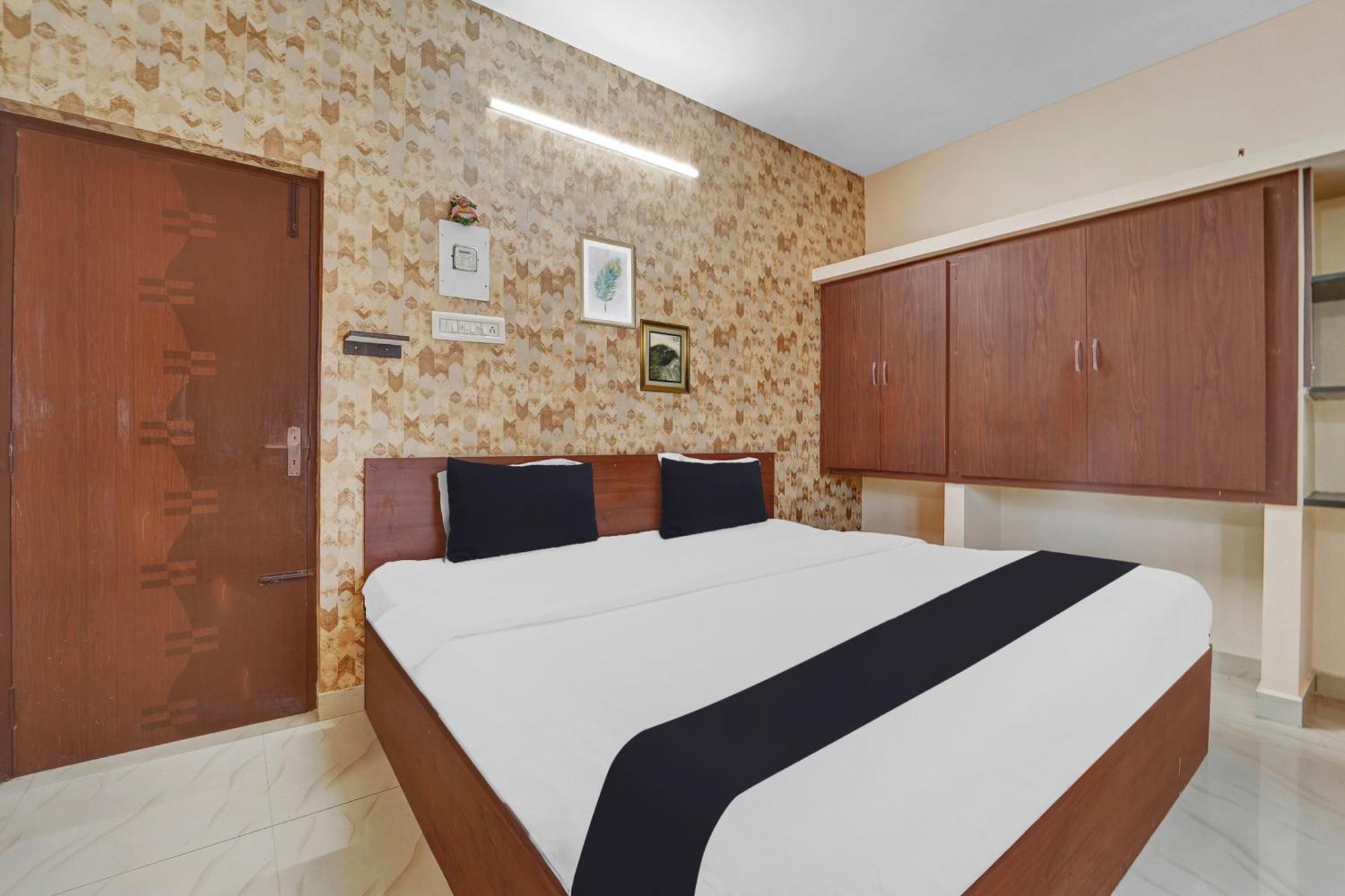 Super Collection O Near Adithya Institute Formerly Everest Grand Hotel *
