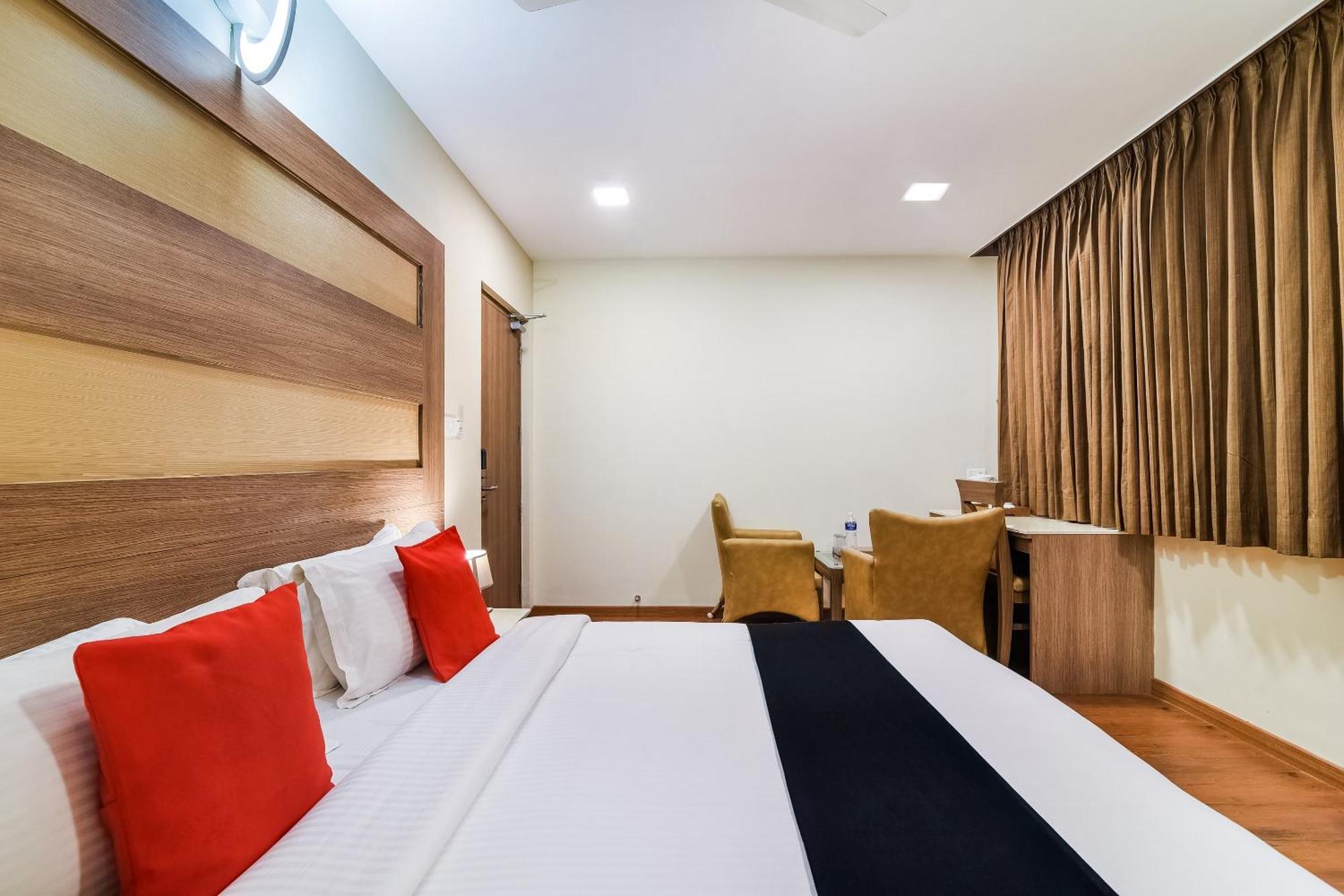 Hotel Super Capital O Grand Plaza 3*