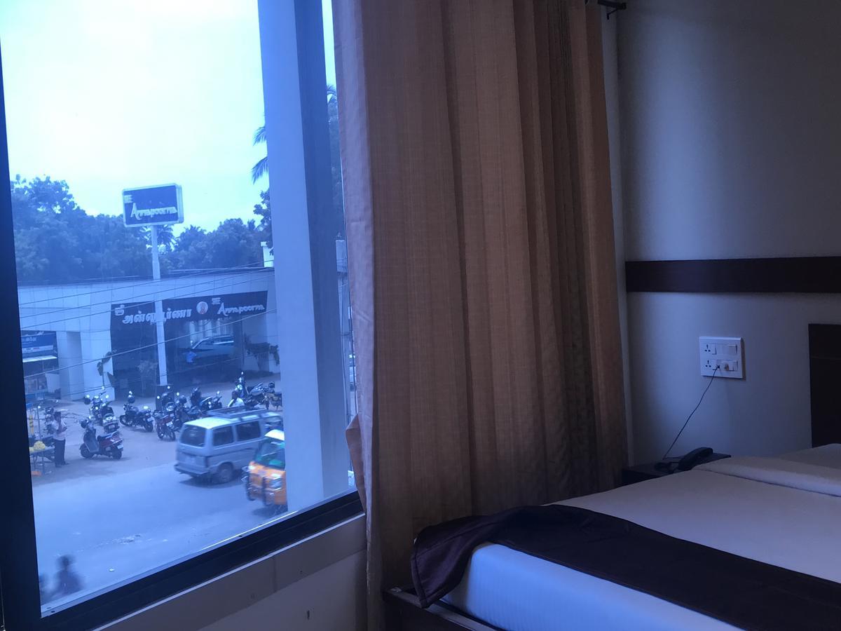 Oyo Flagship 4594 Krish Hotel 3*