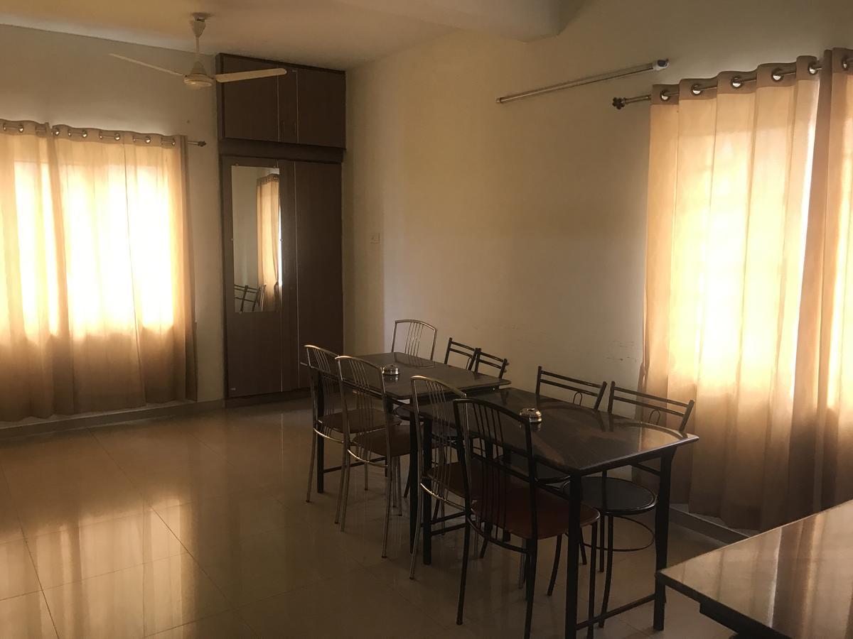 Oyo Flagship 4594 Krish Hotel 3*