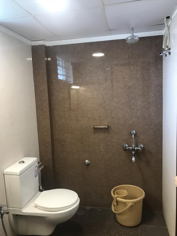 Oyo Flagship 4594 Krish Hotel 3*